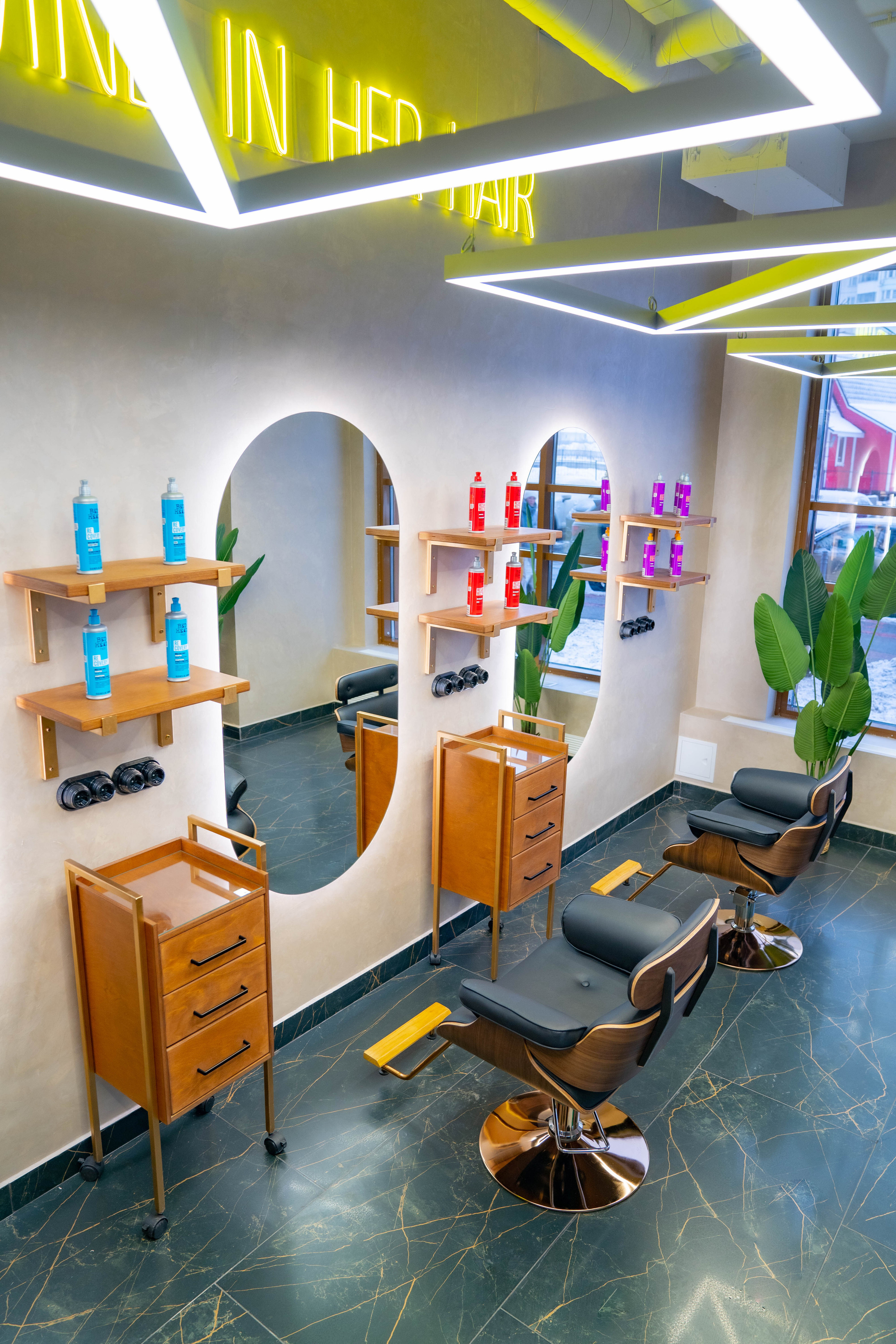 Салон красоты и маникюра SODA Трёхгорка. Фото и видео съёмка на заказ. VAU Studia. Москва