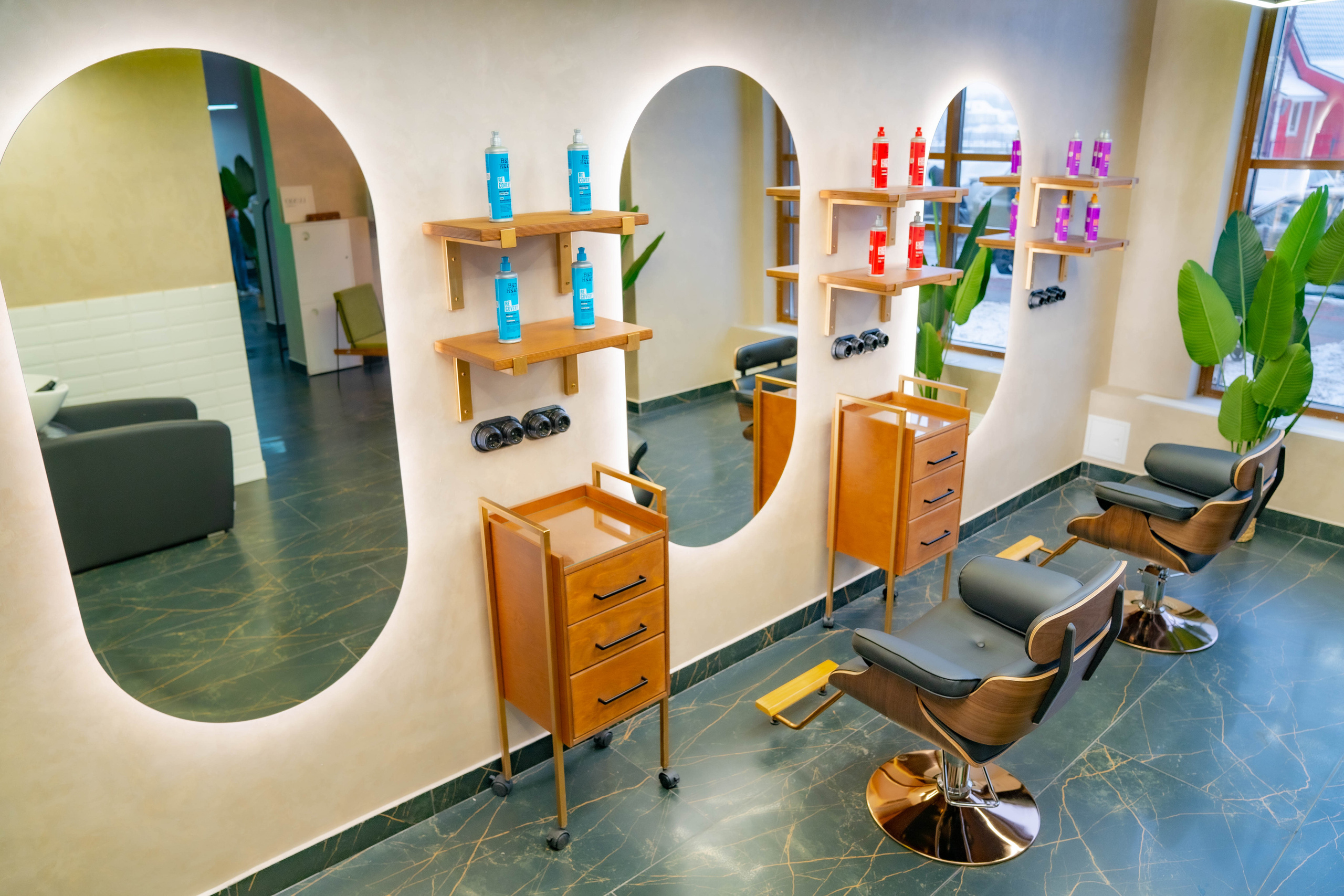 Салон красоты и маникюра SODA Трёхгорка. Фото и видео съёмка на заказ. VAU Studia. Москва