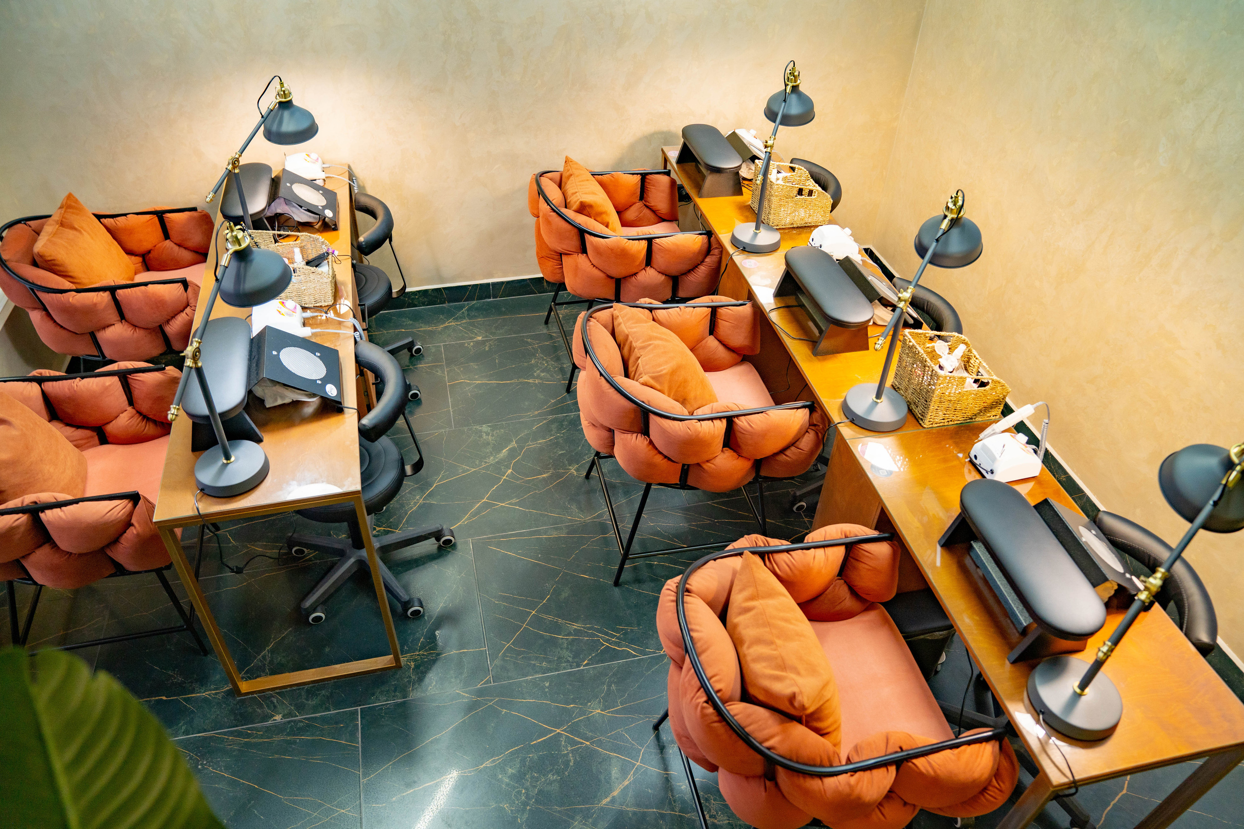 Салон красоты и маникюра SODA Трёхгорка. Фото и видео съёмка на заказ. VAU Studia. Москва