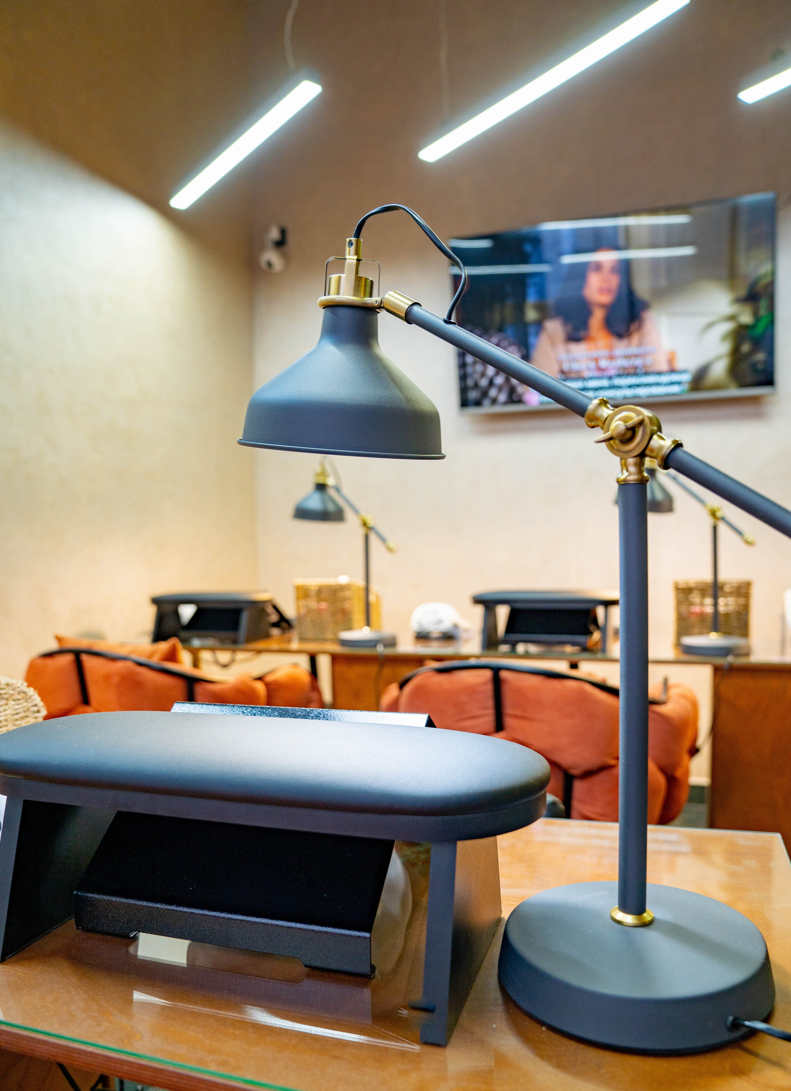 Салон красоты и маникюра SODA Трёхгорка. Фото и видео съёмка на заказ. VAU Studia. Москва