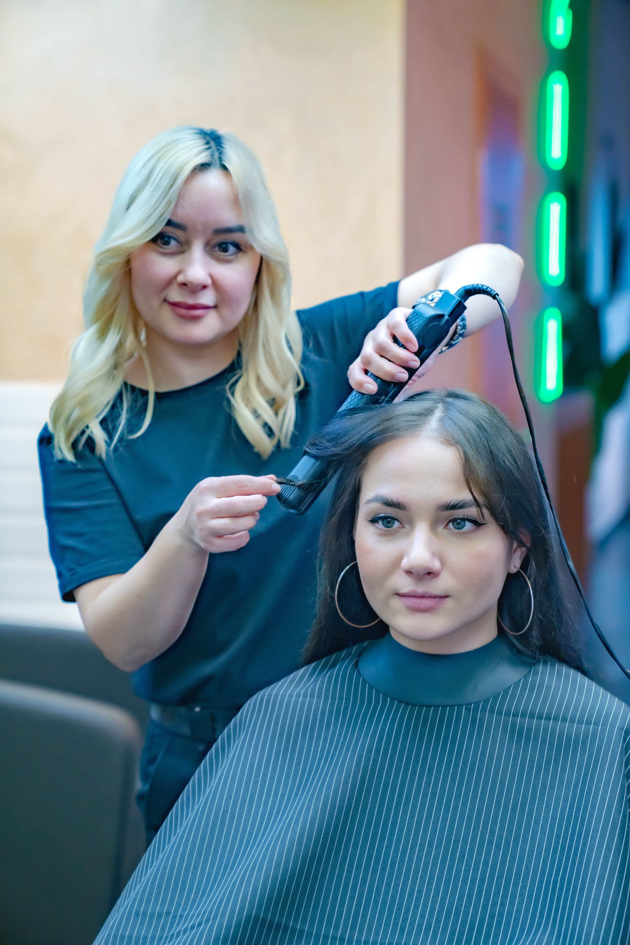 Салон красоты и маникюра SODA Трёхгорка. Фото и видео съёмка на заказ. VAU Studia. Москва