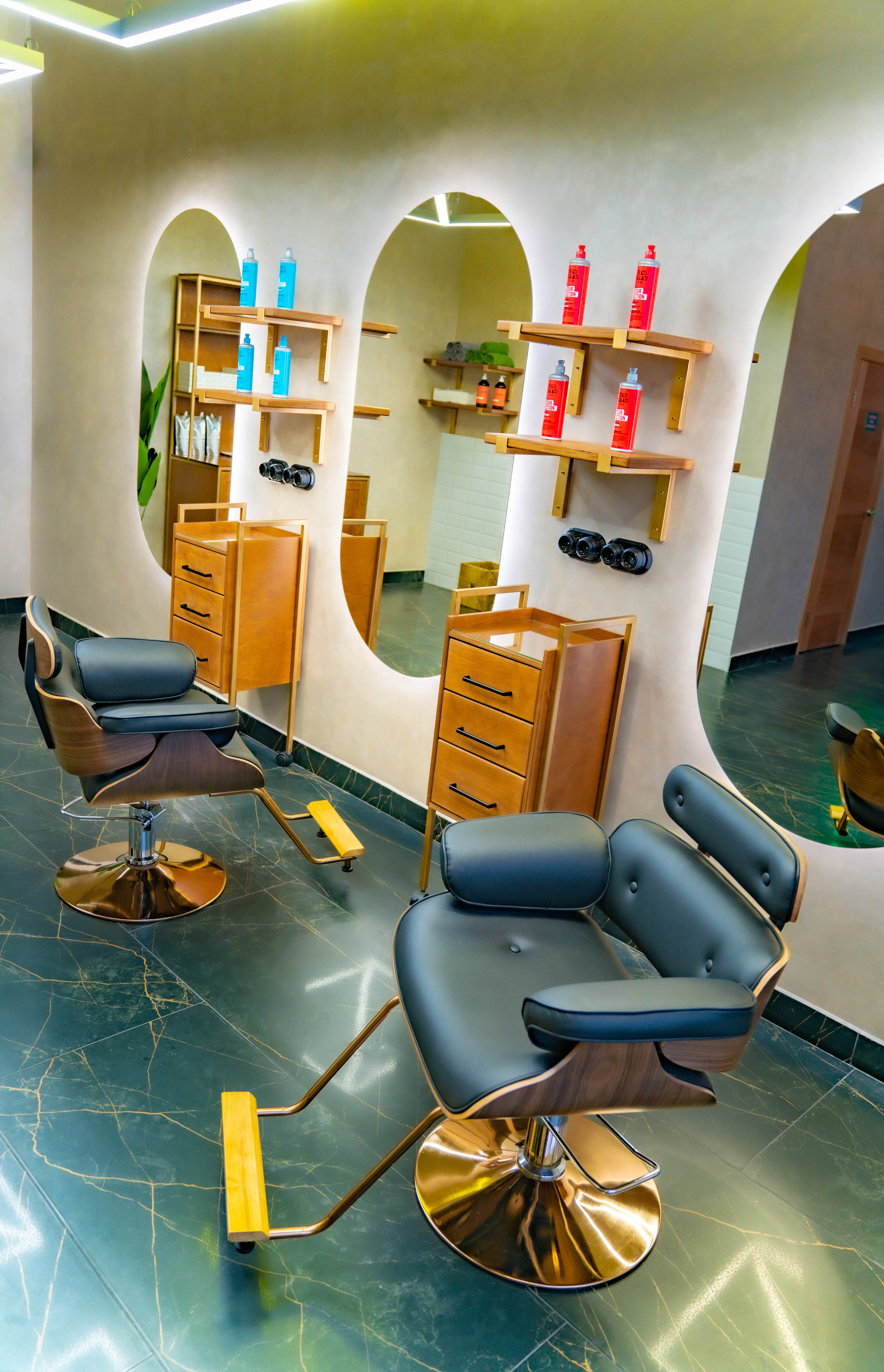 Салон красоты и маникюра SODA Трёхгорка. Фото и видео съёмка на заказ. VAU Studia. Москва