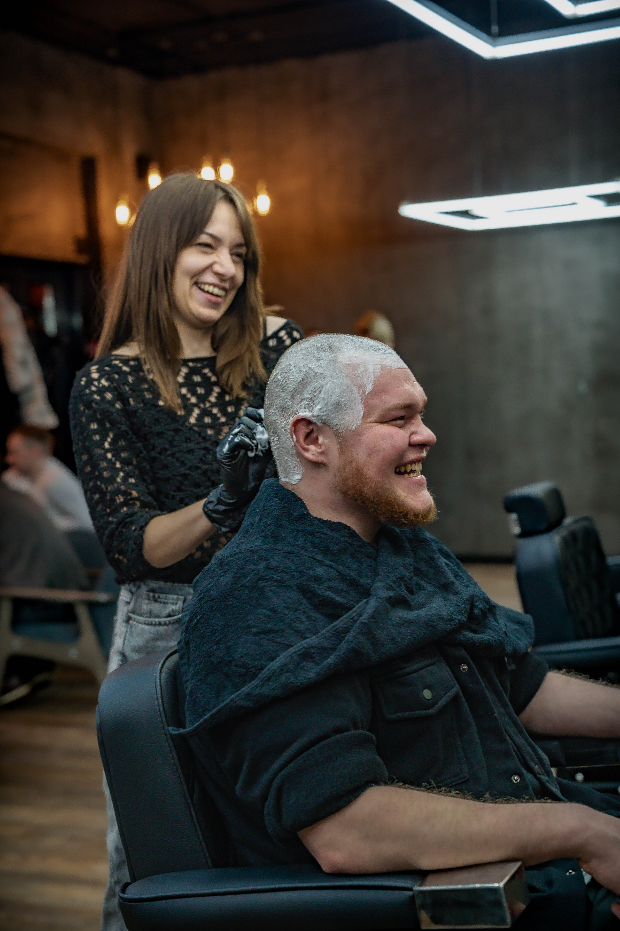 девушка барбер красотка