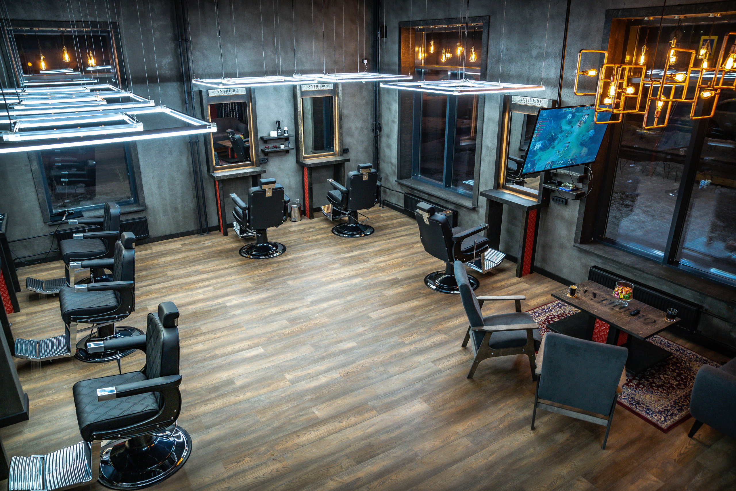 барбершоп Antihero просторный зал и кресла