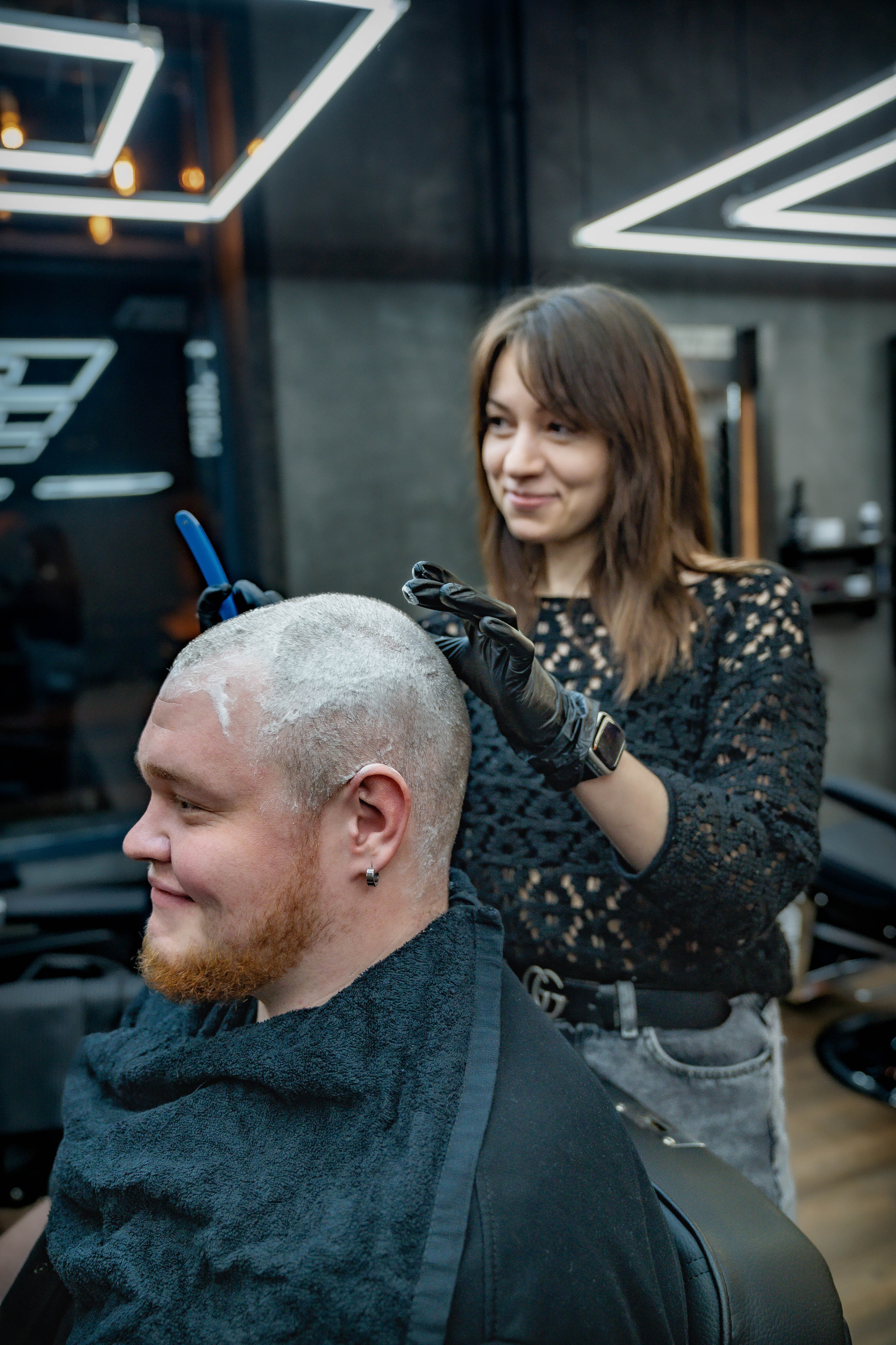 красивая девушка барбер