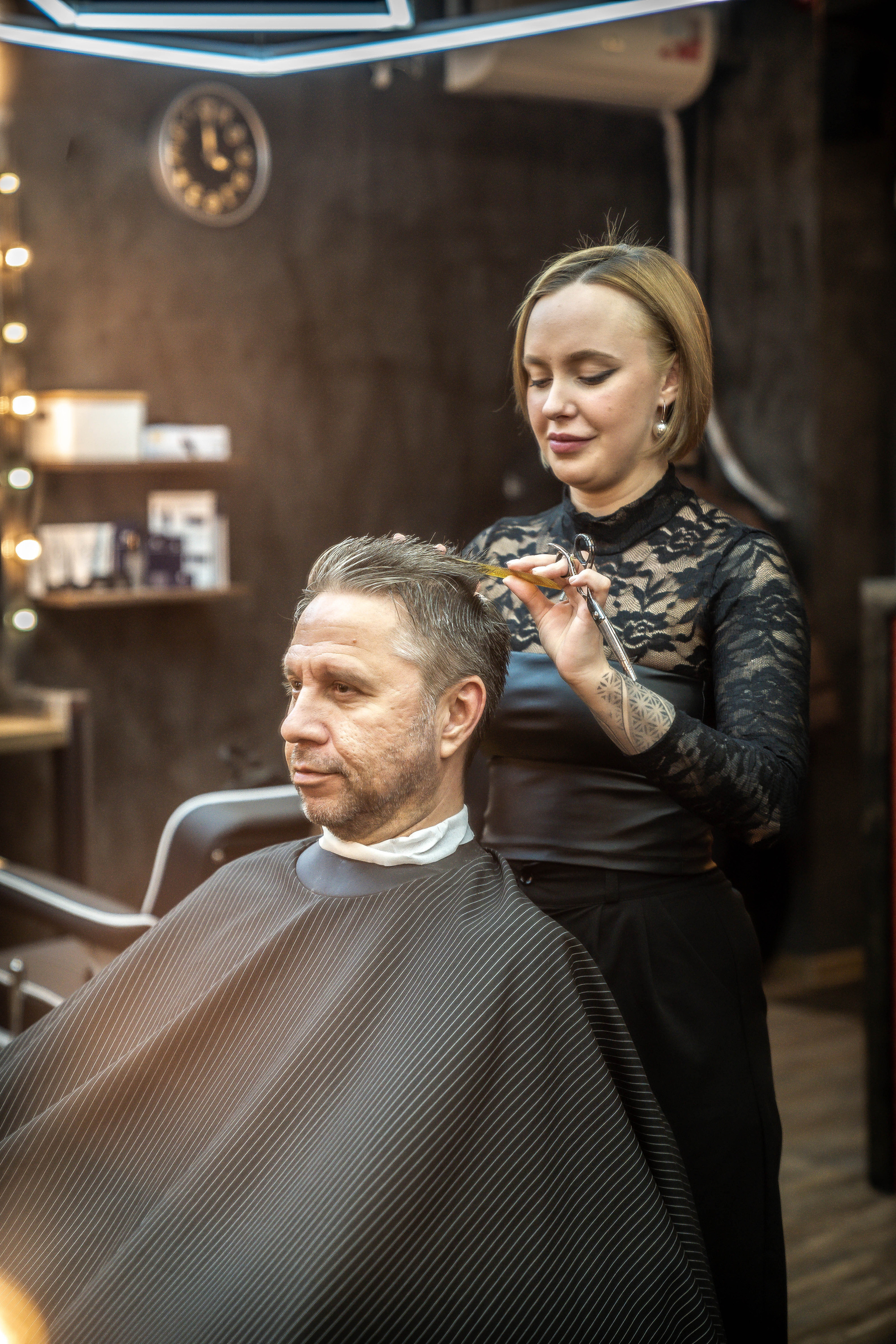 девушка барбер стрижка