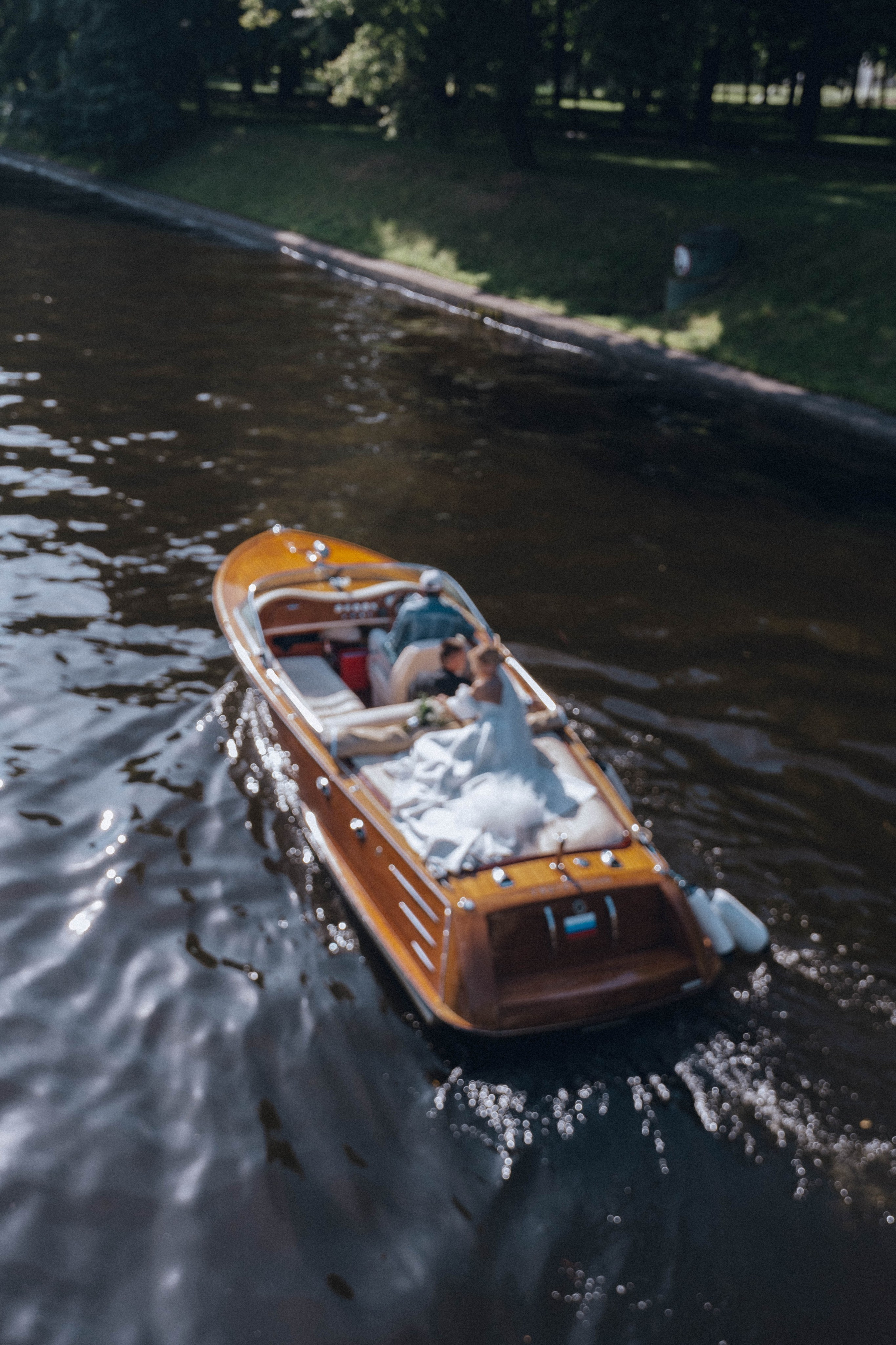 СВАДЕНБНАЯ СЬЕМКА НА КАТЕРЕ ПО КАНАЛАМ САНКТ-ПЕТЕРБУРГА И В АКВАТОРИИ НЕВЫ. Профессиональный фотограф, Санкт-Петербург — Виктория Богомолова