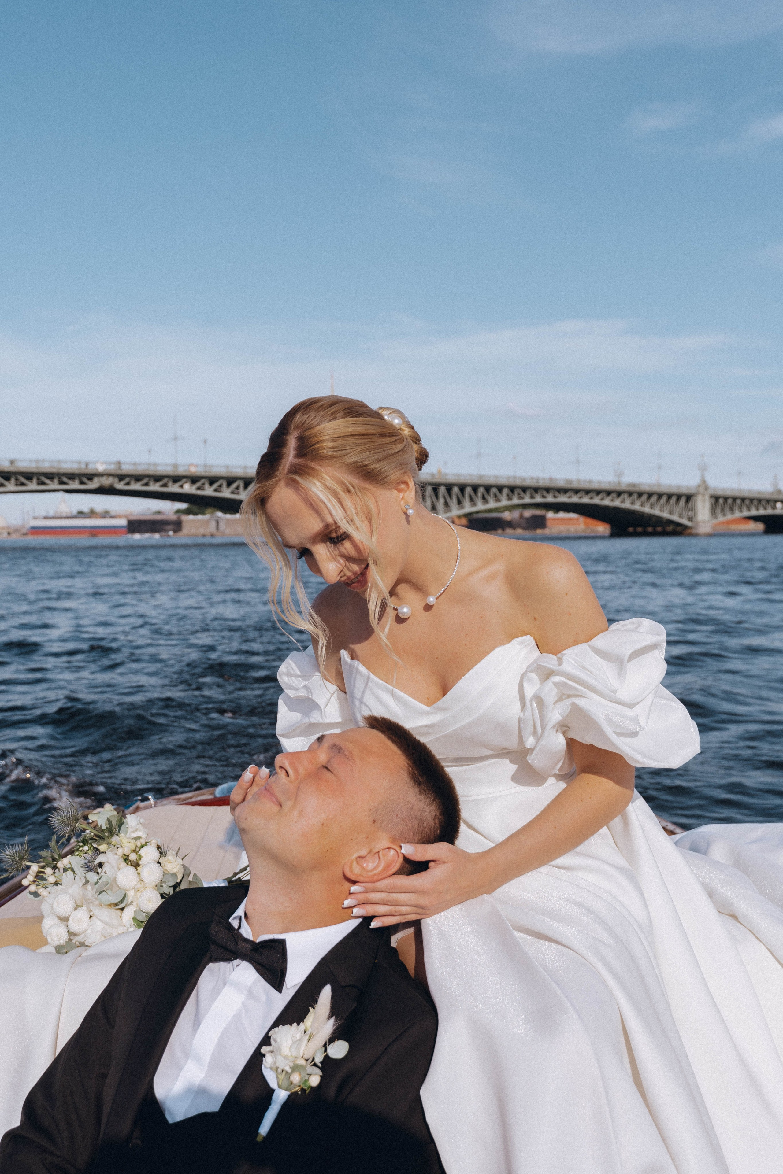 СВАДЕНБНАЯ СЬЕМКА НА КАТЕРЕ ПО КАНАЛАМ САНКТ-ПЕТЕРБУРГА И В АКВАТОРИИ НЕВЫ. Профессиональный фотограф, Санкт-Петербург — Виктория Богомолова