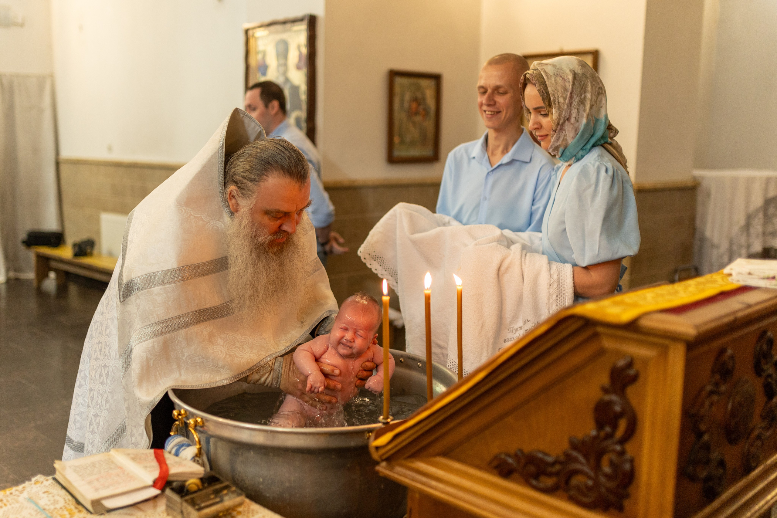 Крещение, Храм во имя Всемилостивого Спаса (на Звёздочке). Фотограф новорожденных. Детский и семейный фотограф Марьяна Юдина