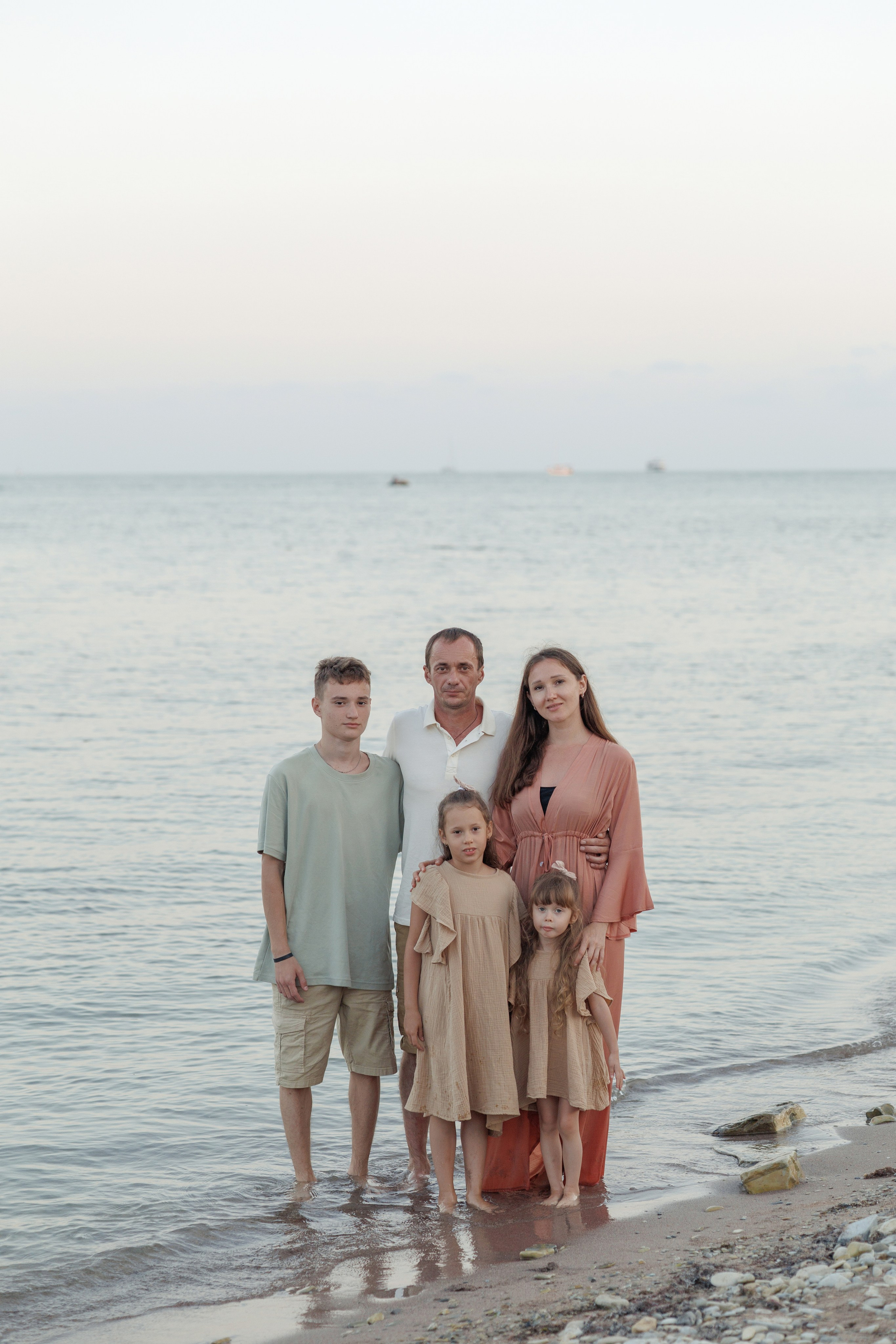 Семейная прогулка на Тонком мысу. Семейный и портретный фотограф в Геленджике Любовь Бодрова