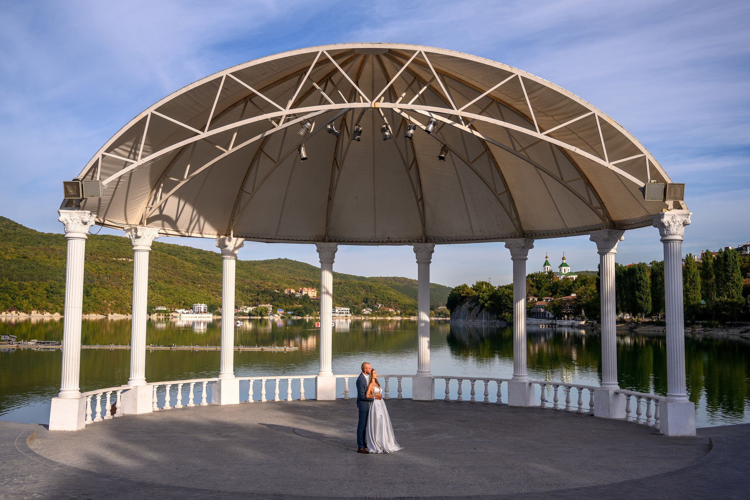 Красивое место у озера.