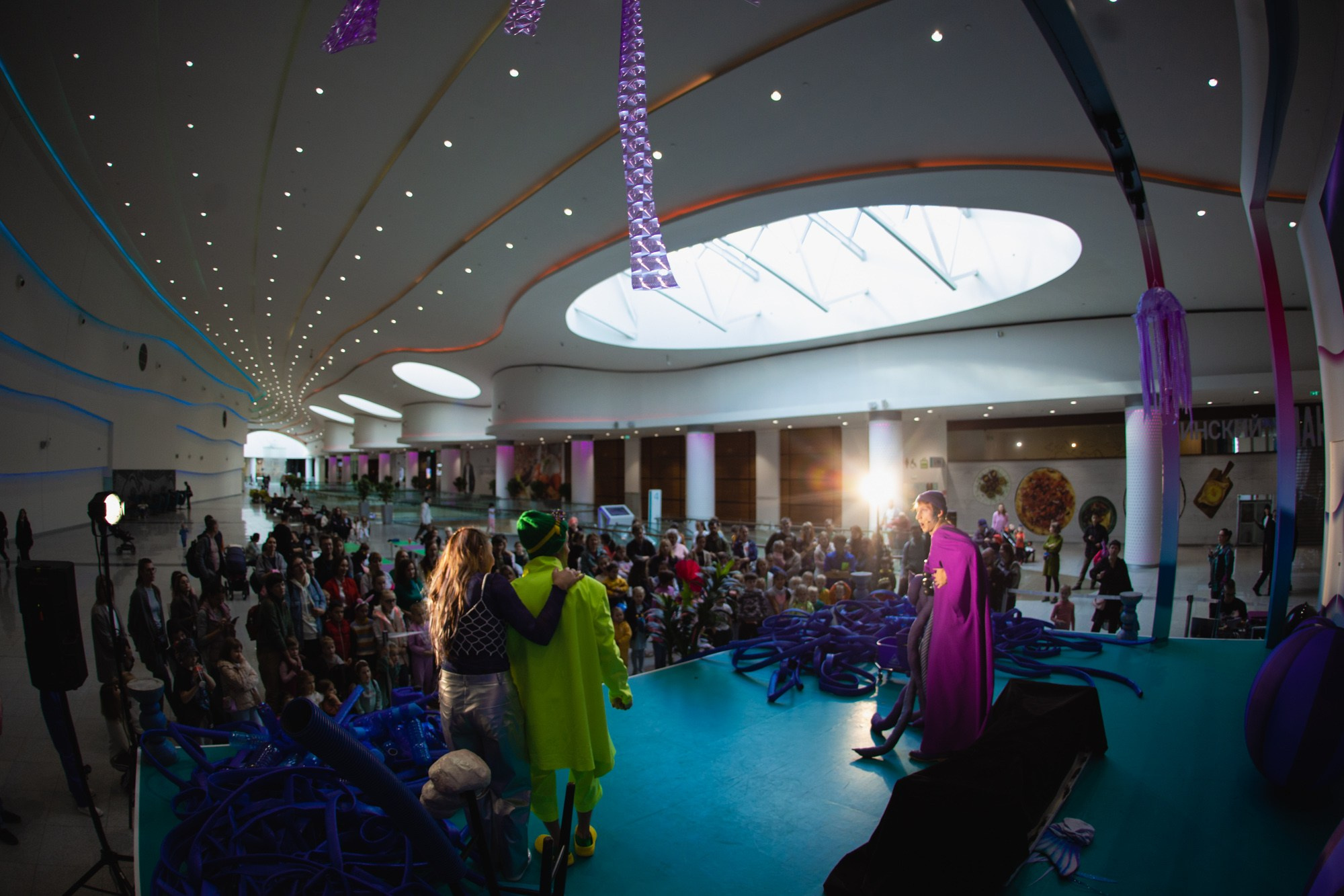 Сказка в ТЦ Океания. Репортажный и концертный фотограф в Москве Анастасия Осень