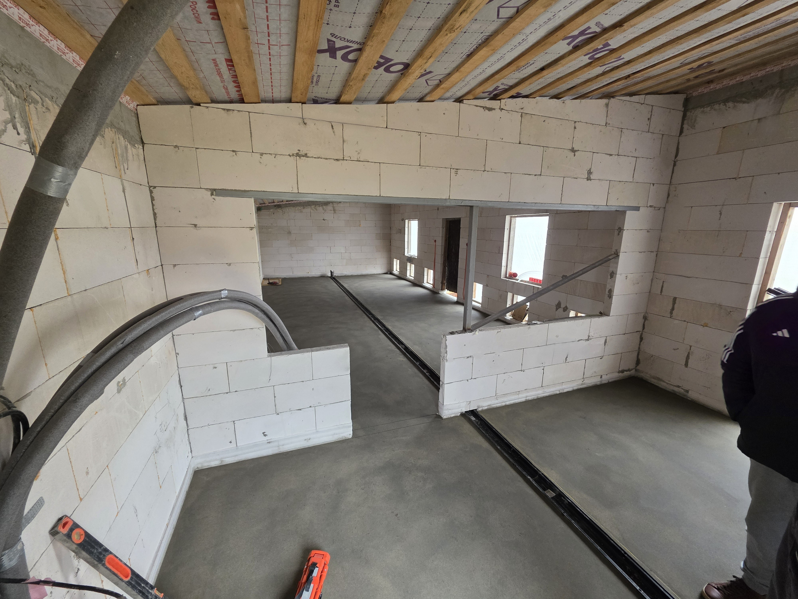 Заливка стяжки в питомнике МД-006