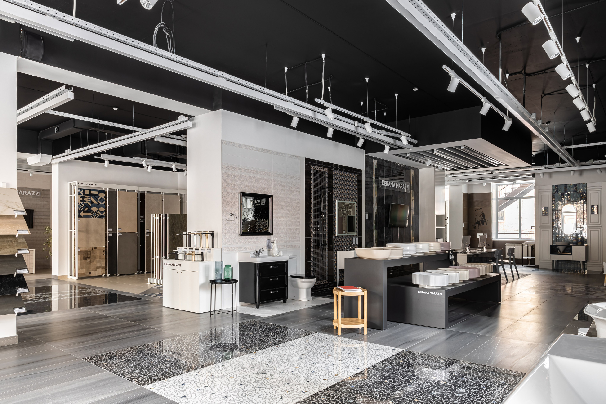 Флагманский магазин KERAMA MARAZZI, г. Киров. Дизайнер\стилист Анна Исупова. Иван Благушин. Интерьерный и архитектурный фотограф в Москве и Санкт-Петербурге