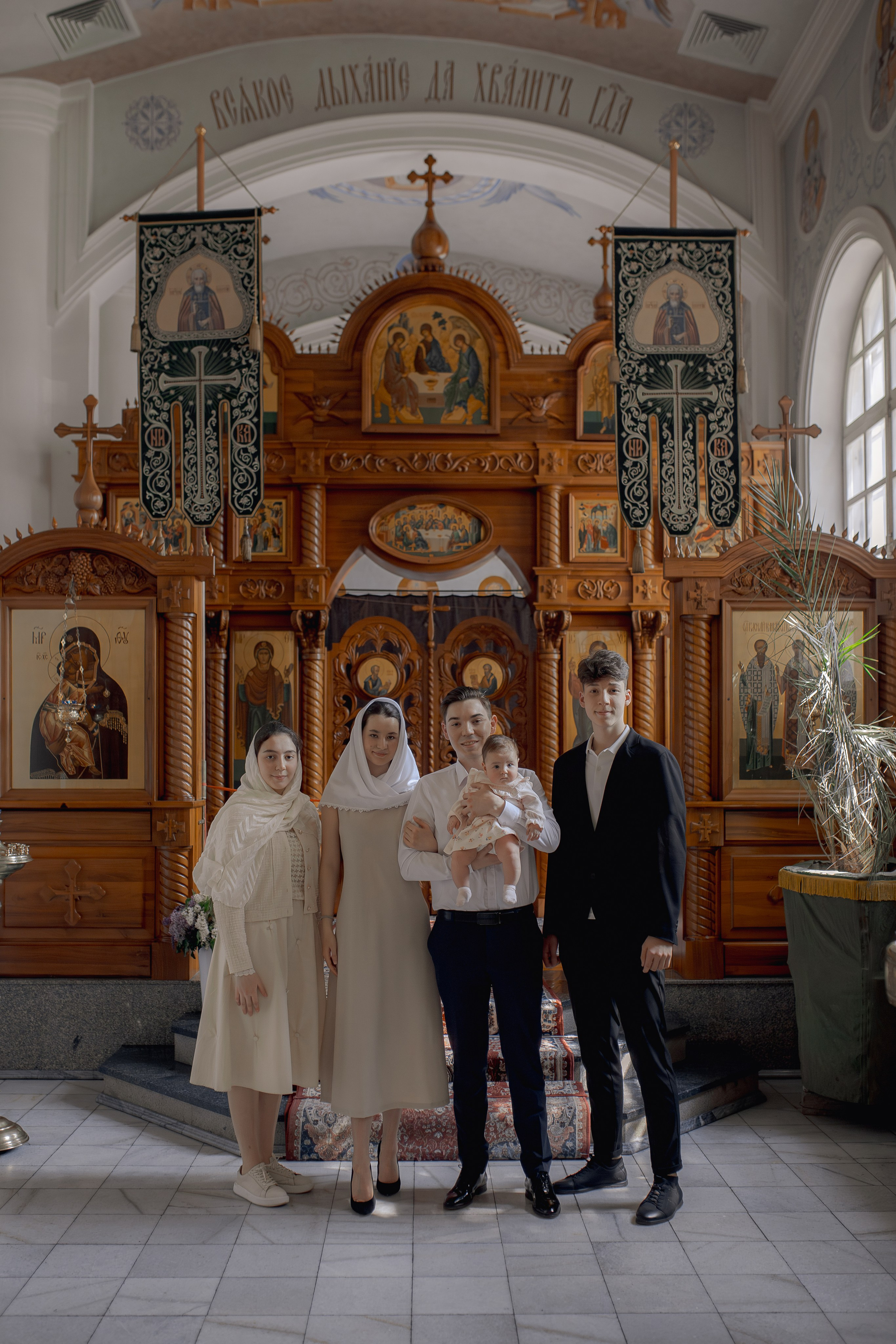 Крещение ребенка в Успенском соборе Ташкента. Фотограф на Крещение и Венчание в Ташкенте
