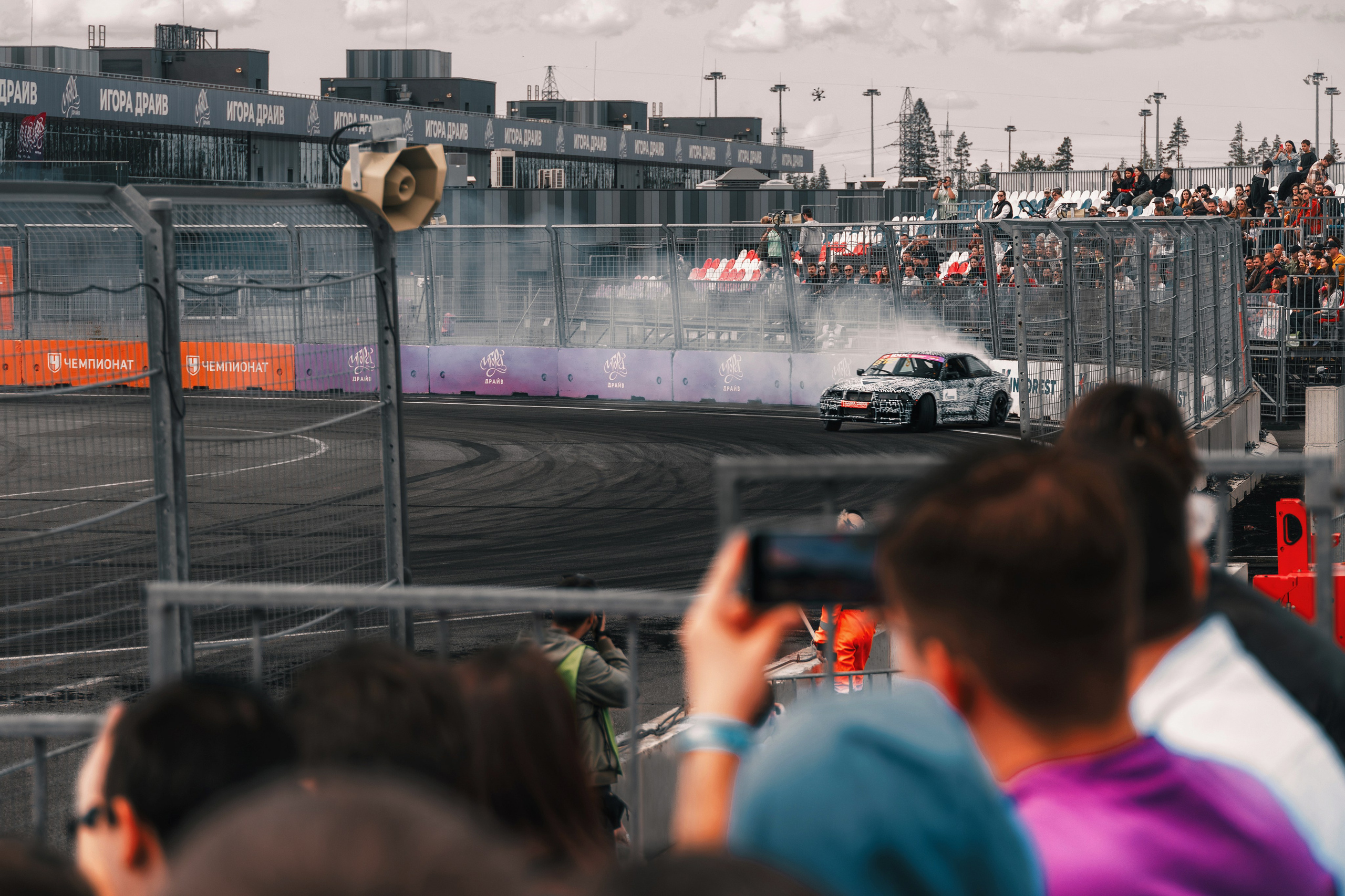 IDDC Этап 2: Бетонный Колизей и блогеры в деле