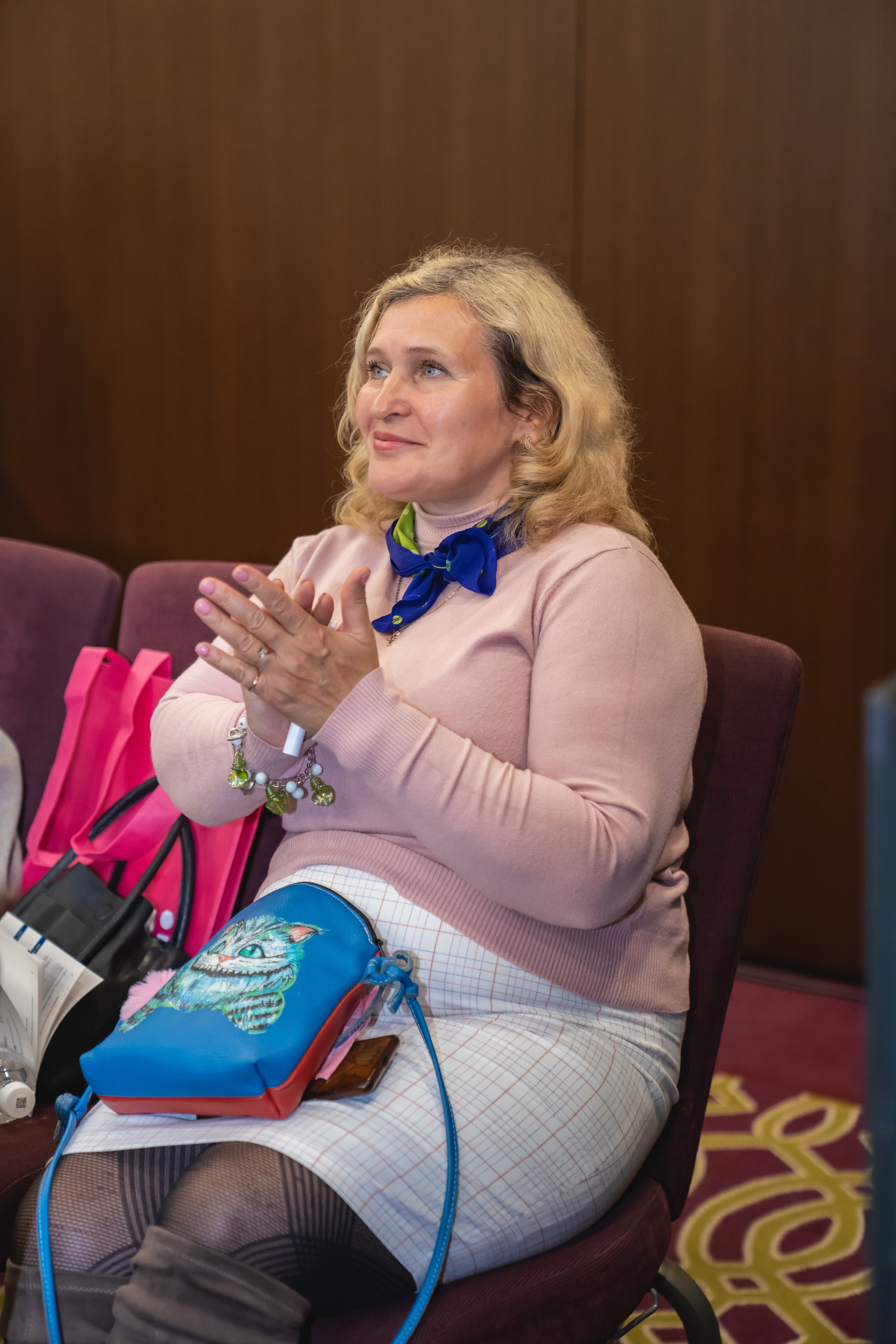 Фотосессия форумов, конференций. Занимаюсь профессиональной фотографией и живу рядом с Байкалом. Работаю в разных жанрах