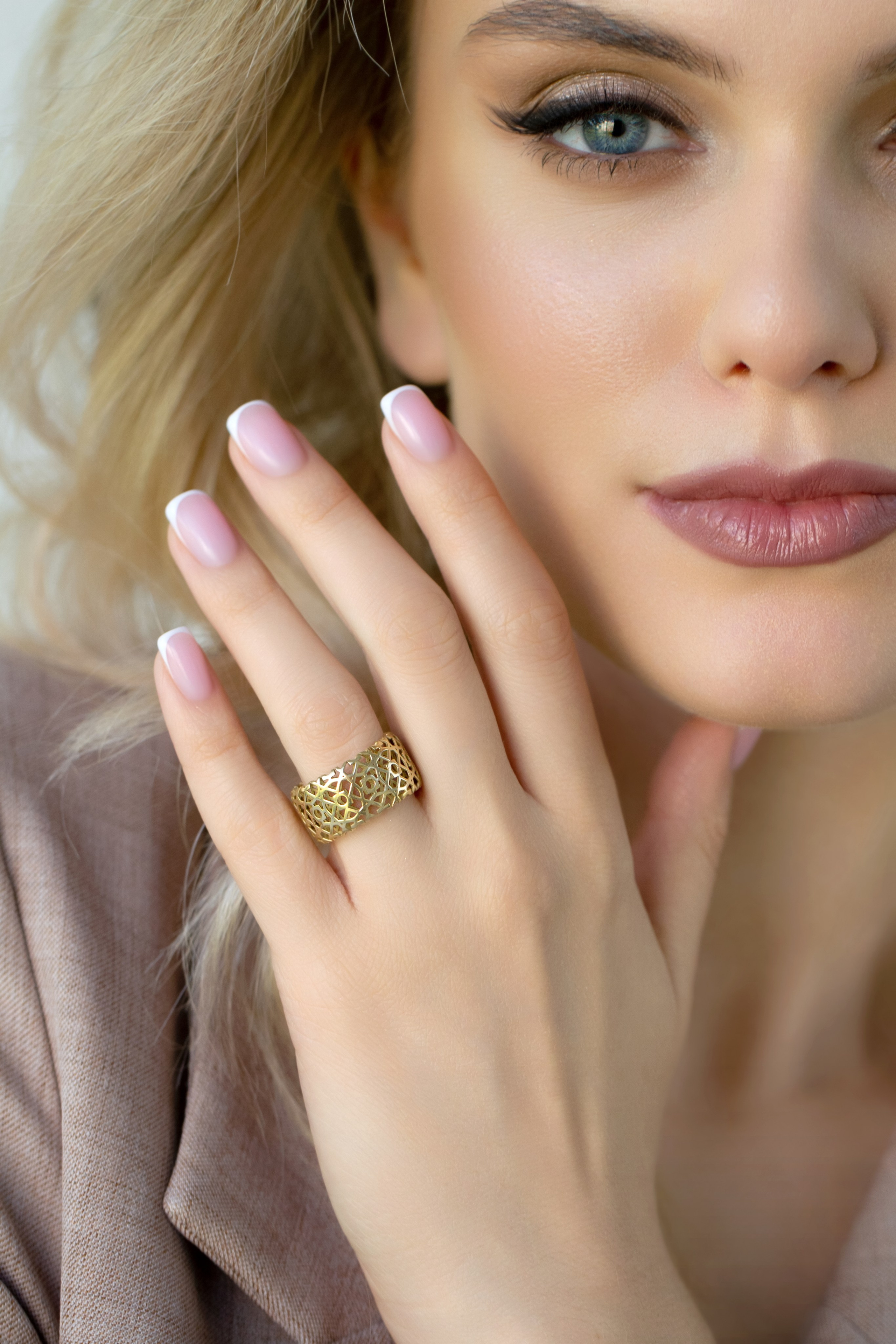 Ювелирные украшения на моделях. Фотограф ювелирных украшений в Санкт-Петербурге Воробьева Мария