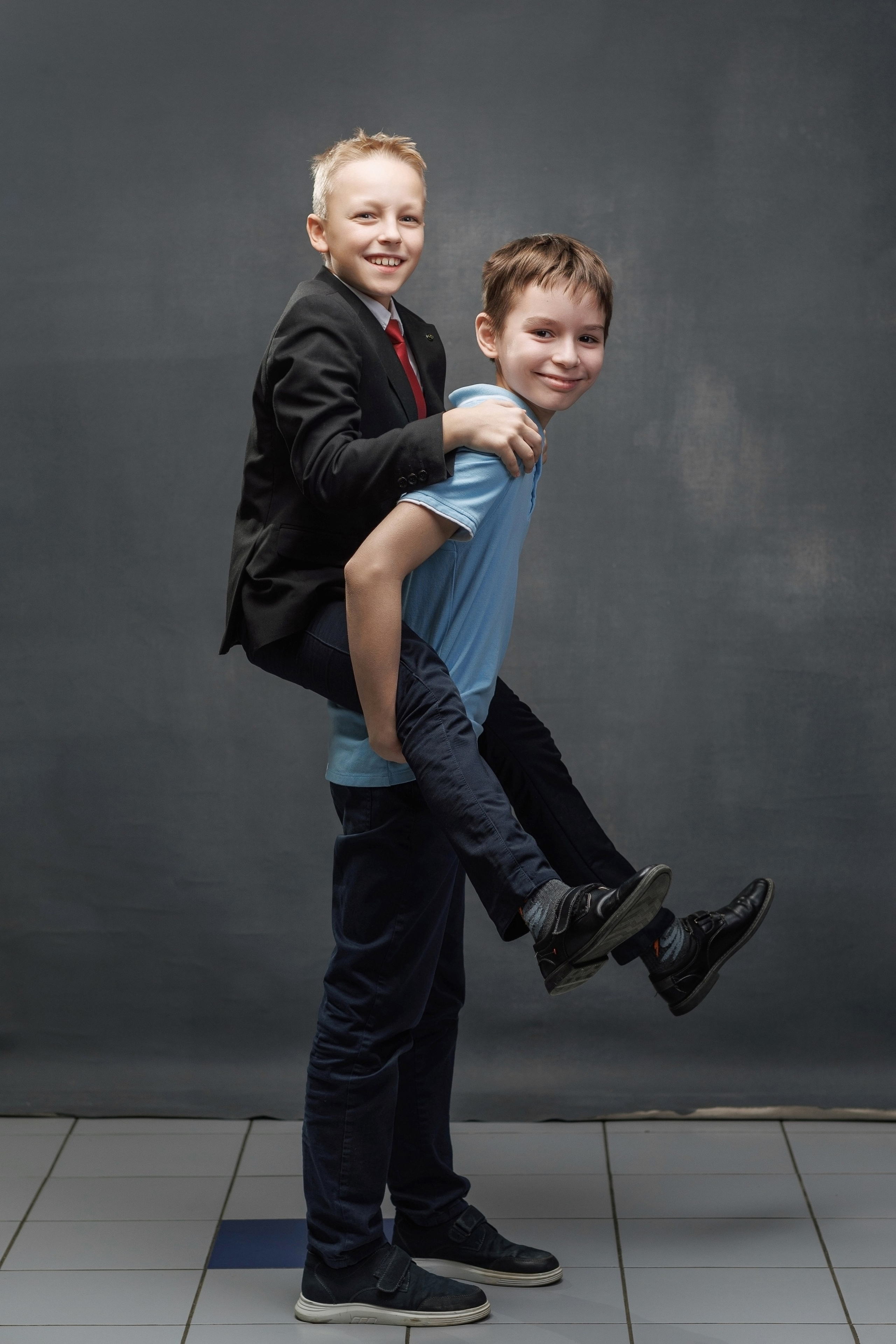 НАЧАЛЬНАЯ ШКОЛА. Выпускные альбомы, школьные фотографии, детский сад, Москва и Московская область