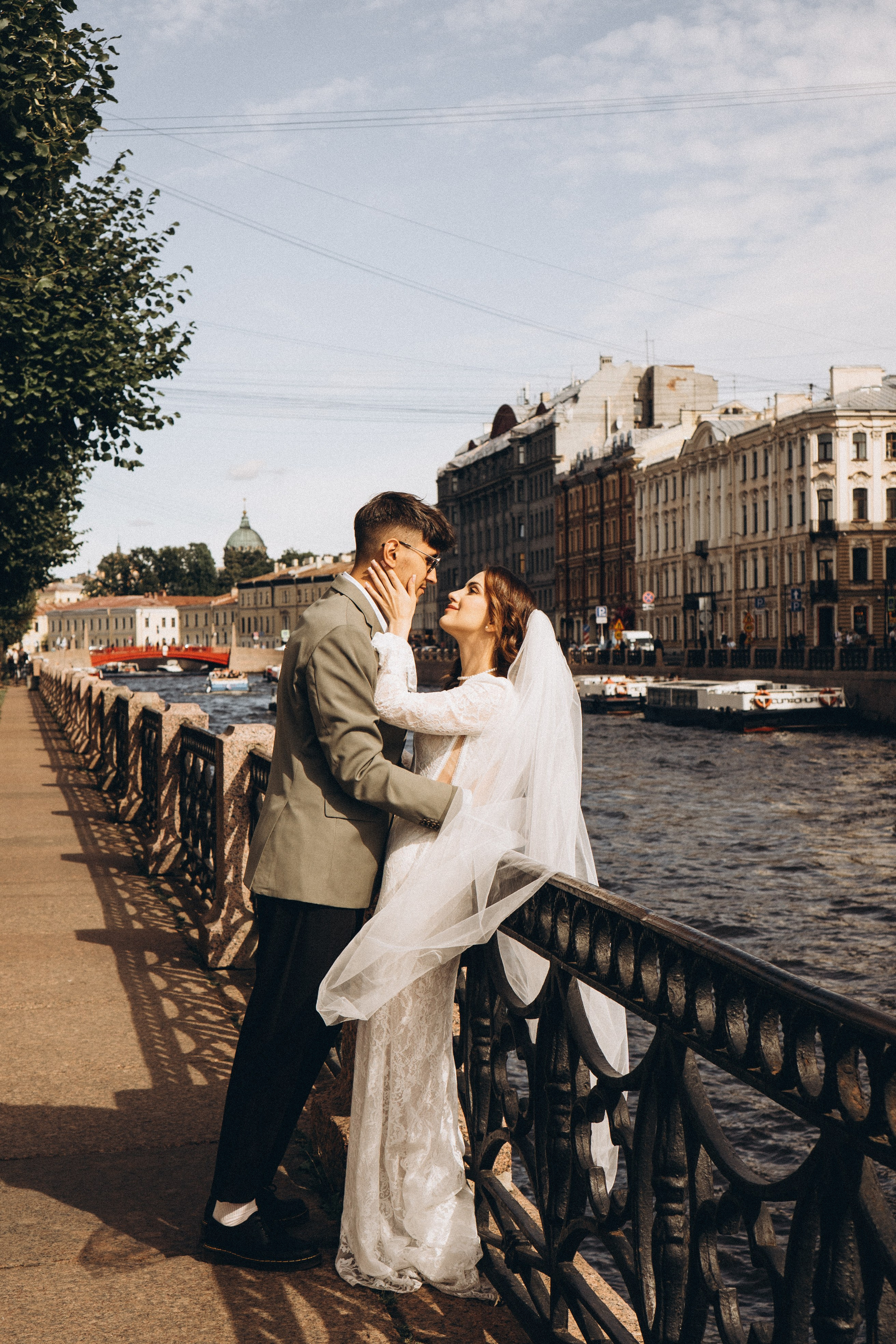 СВАДЕБНАЯ ПРОГУЛКА ВОЗЕ ИСАИКЕВСКОГО СОБОРА АСТОРИИ И ЗАКОНОДАЛЕТНОГО СОБРАНИЯ. Профессиональный фотограф, Санкт-Петербург — Виктория Богомолова