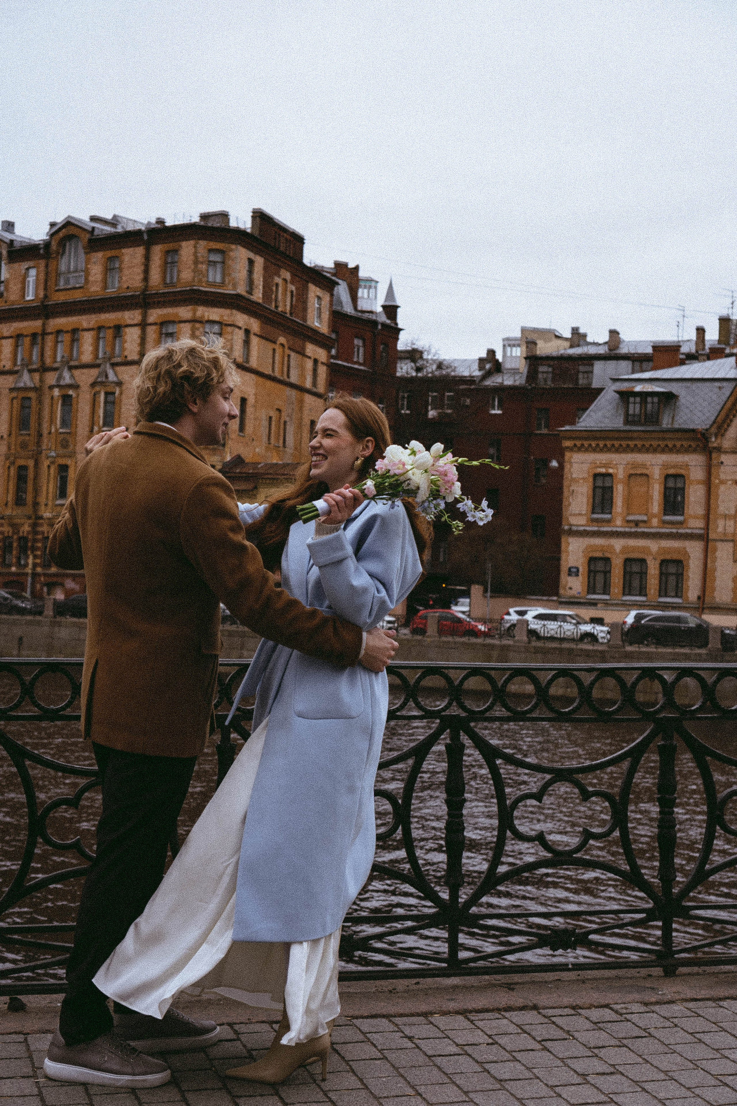 СВАДЕБНАЯ СЬЕМКА В ОТЕЛЕ. СБОРЫ ЖЕНИХА И НЕВЕСТЫ И ТАКЖЕ ТОР И ПОДГОТОВКА К ПРОГУЛКЕ И ПРОГУЛКА ПО ПЕТРОГРАДКЕ. Профессиональный фотограф, Санкт-Петербург — Виктория Богомолова