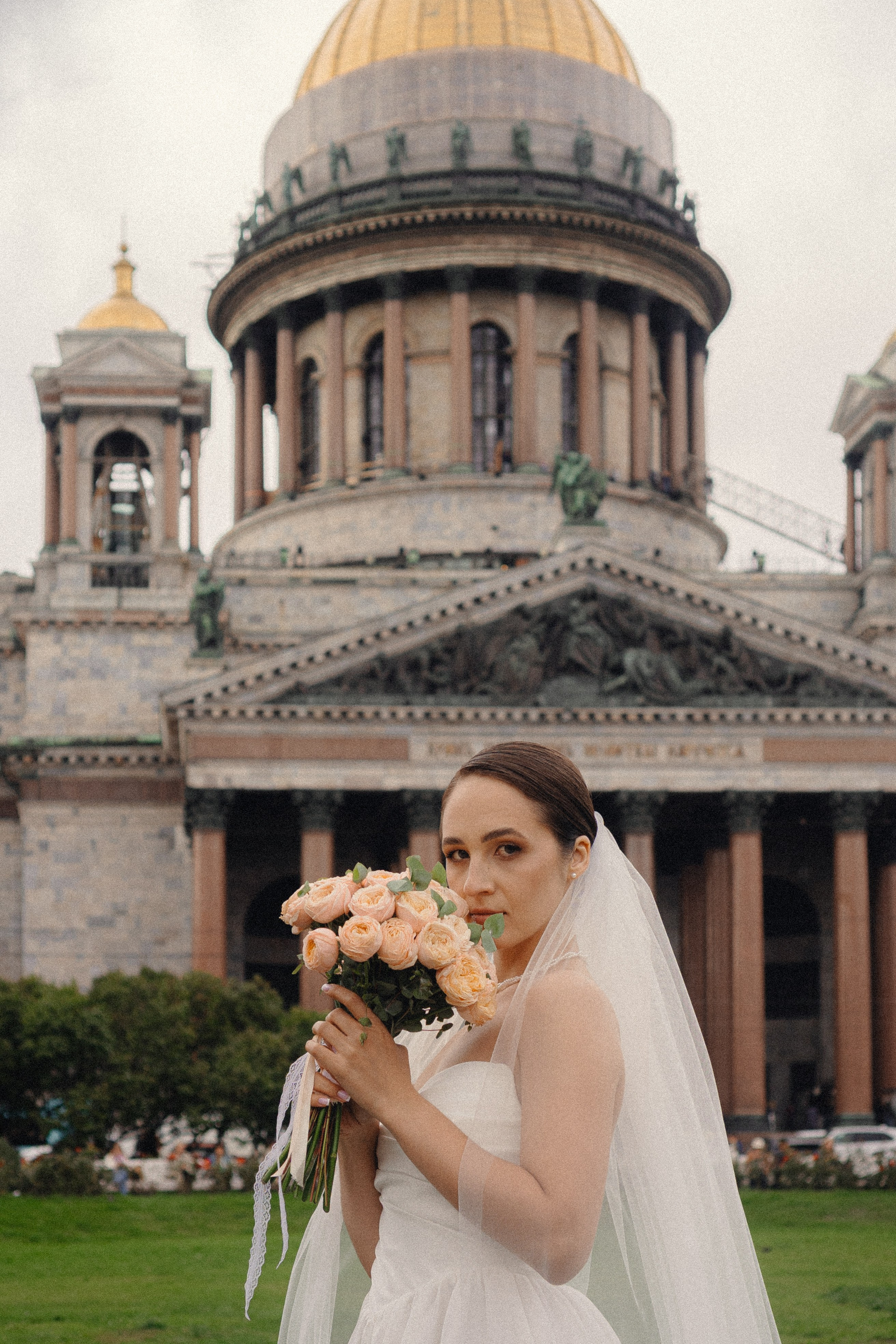 СВАДЕБНАЯ ПРОГУЛКА В САНТК-ПЕТЕРБУРГЕ (ИСАКИЕВСКИЙ СОБОР, ЗИМНЯЯ КАНАВКА, ЭРМИТАЖ И БОЛЬШАЯ МОРСКАЯ УЛИЦА). Профессиональный фотограф, Санкт-Петербург — Виктория Богомолова
