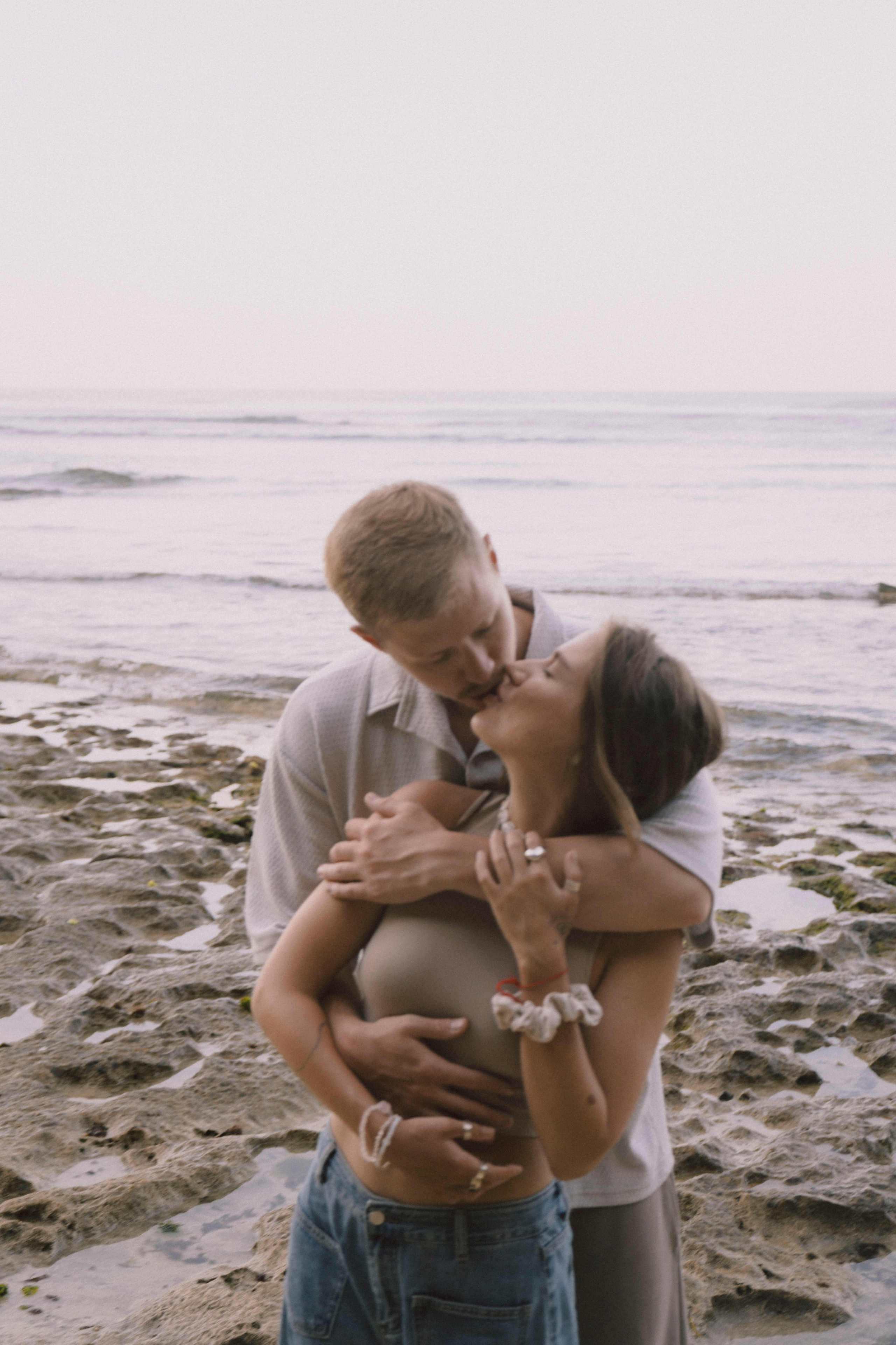 Маша и Сёма, океан — Парная фотосессия на пляже — Xeni Photography. Xeni Photography