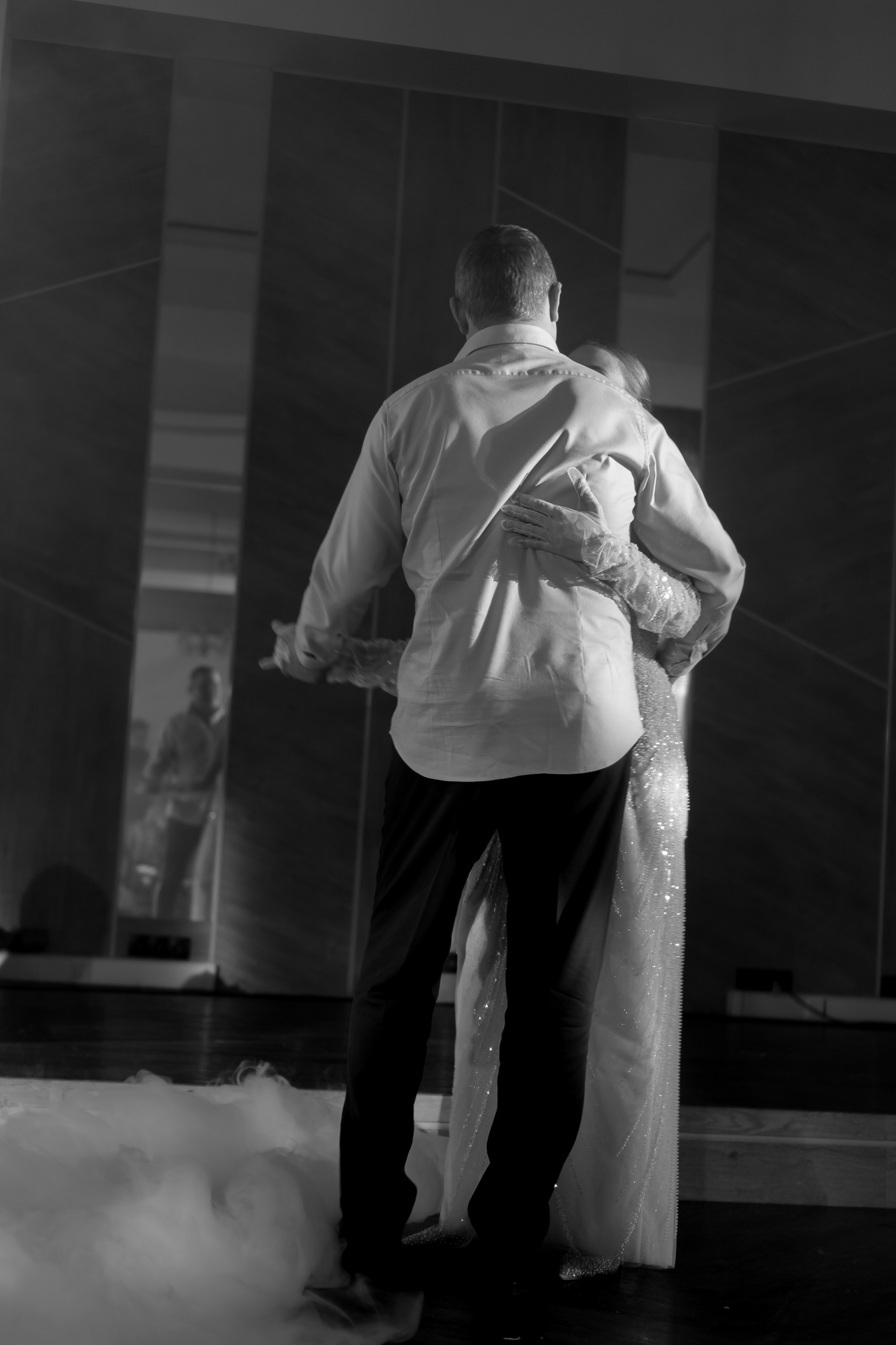 ТАНЕЦ С ПАПОЙ СВАДЕБНМ БАНКЕТЕ (СНЯТО В СИБИРЕ В НИЖНЕВАРТОВСКЕ). Профессиональный фотограф, Санкт-Петербург — Виктория Богомолова