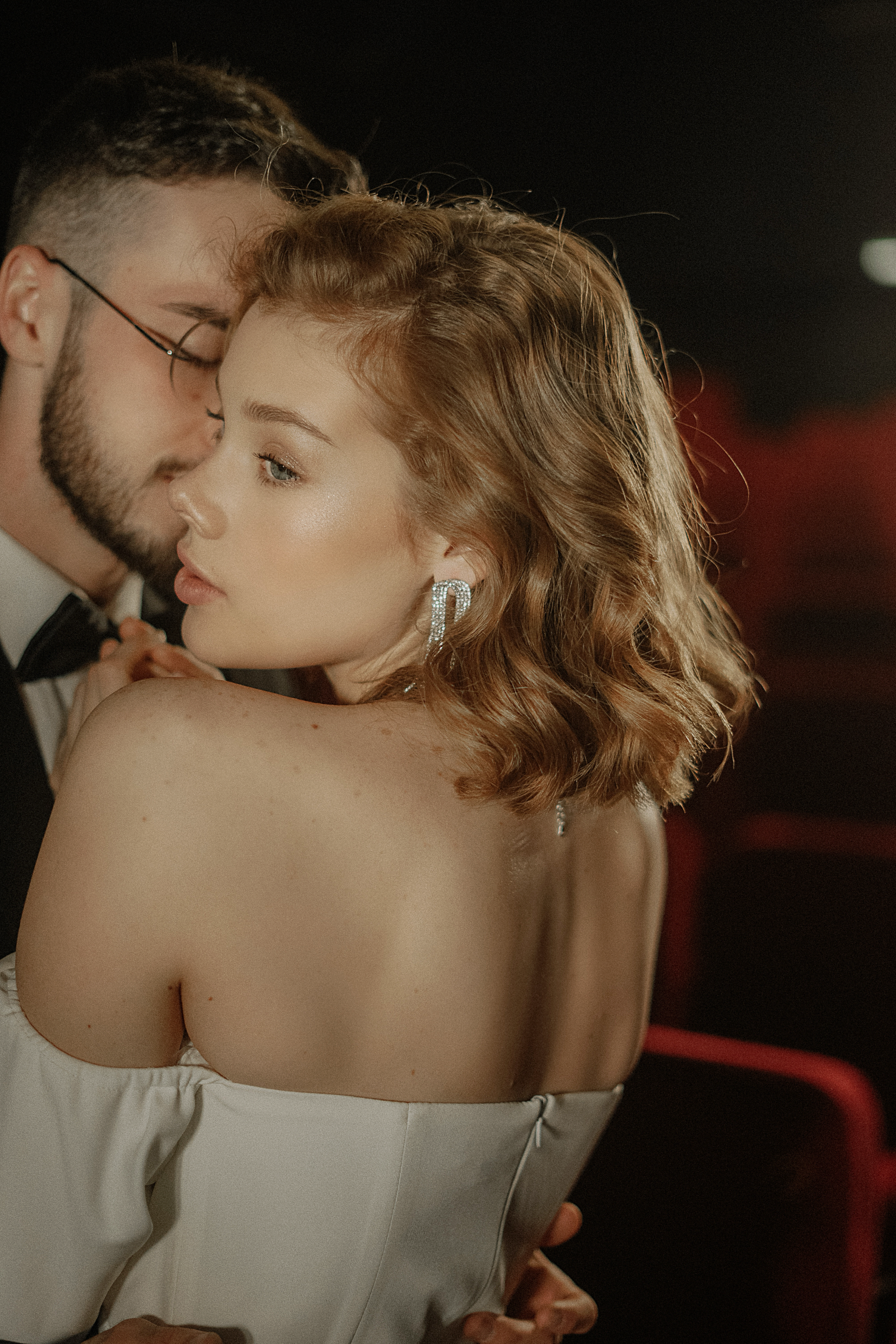 Юлия и Никита. Кинотеатр. Свадебный фотограф Марина Попова