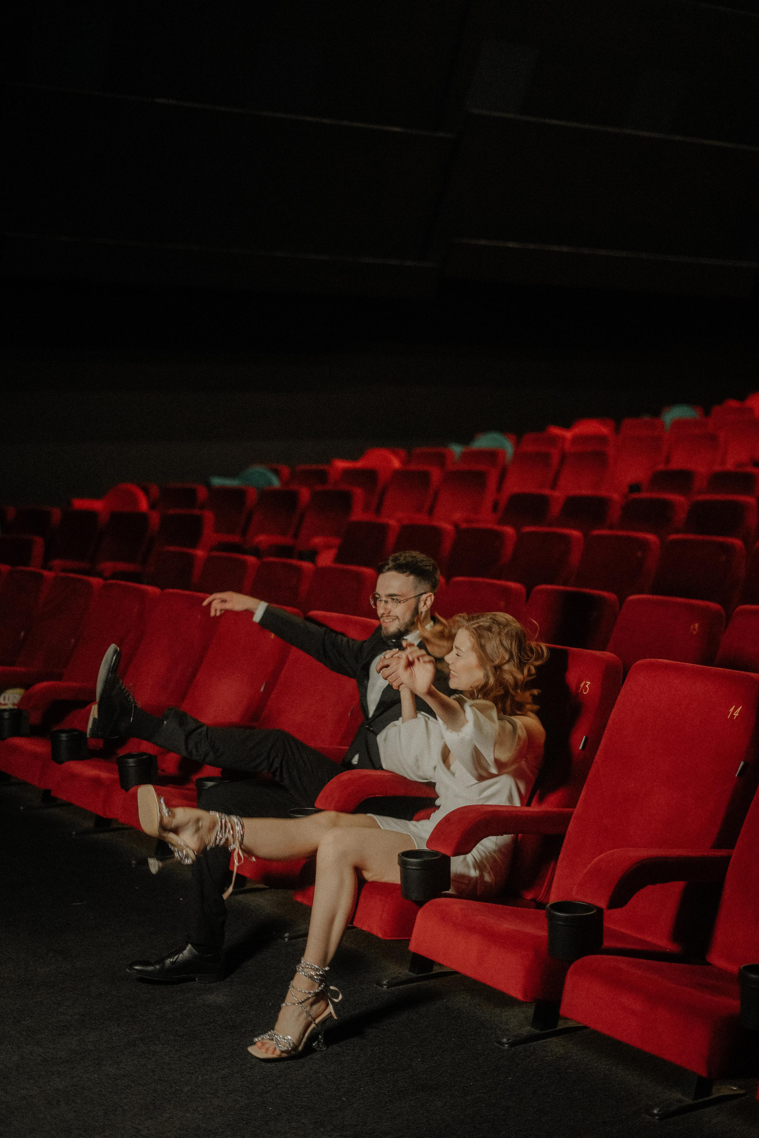 Юлия и Никита. Кинотеатр. Свадебный фотограф Марина Попова