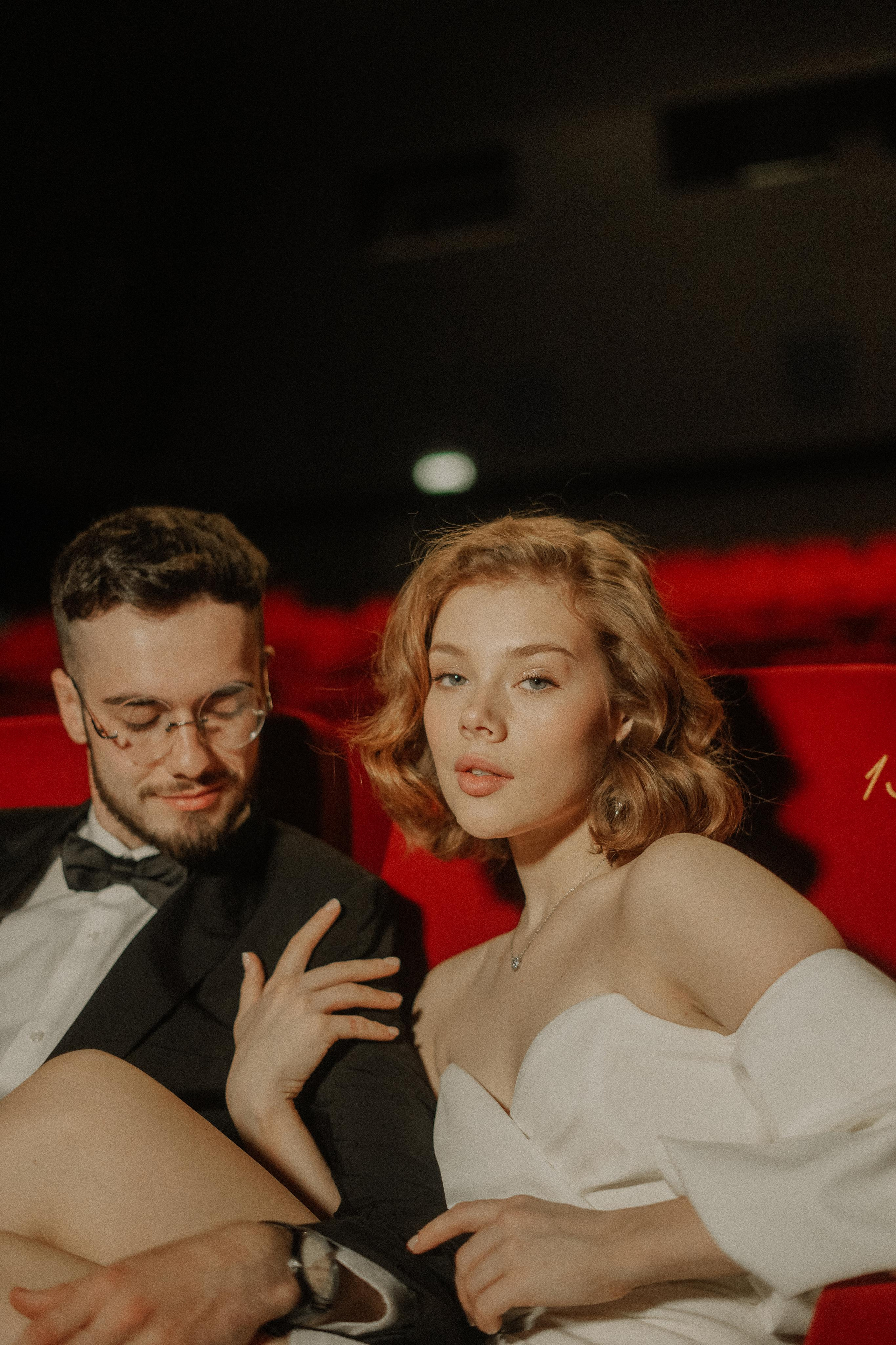 Юлия и Никита. Кинотеатр. Свадебный фотограф Марина Попова