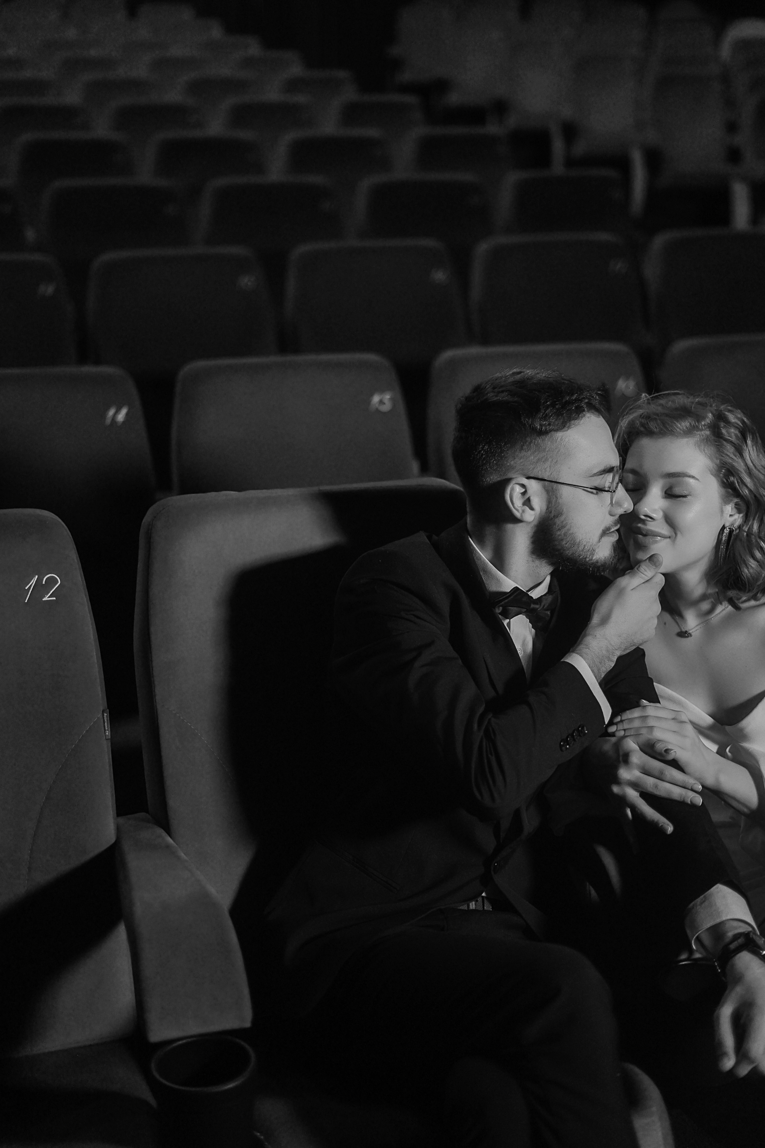 Юлия и Никита. Кинотеатр. Свадебный фотограф Марина Попова