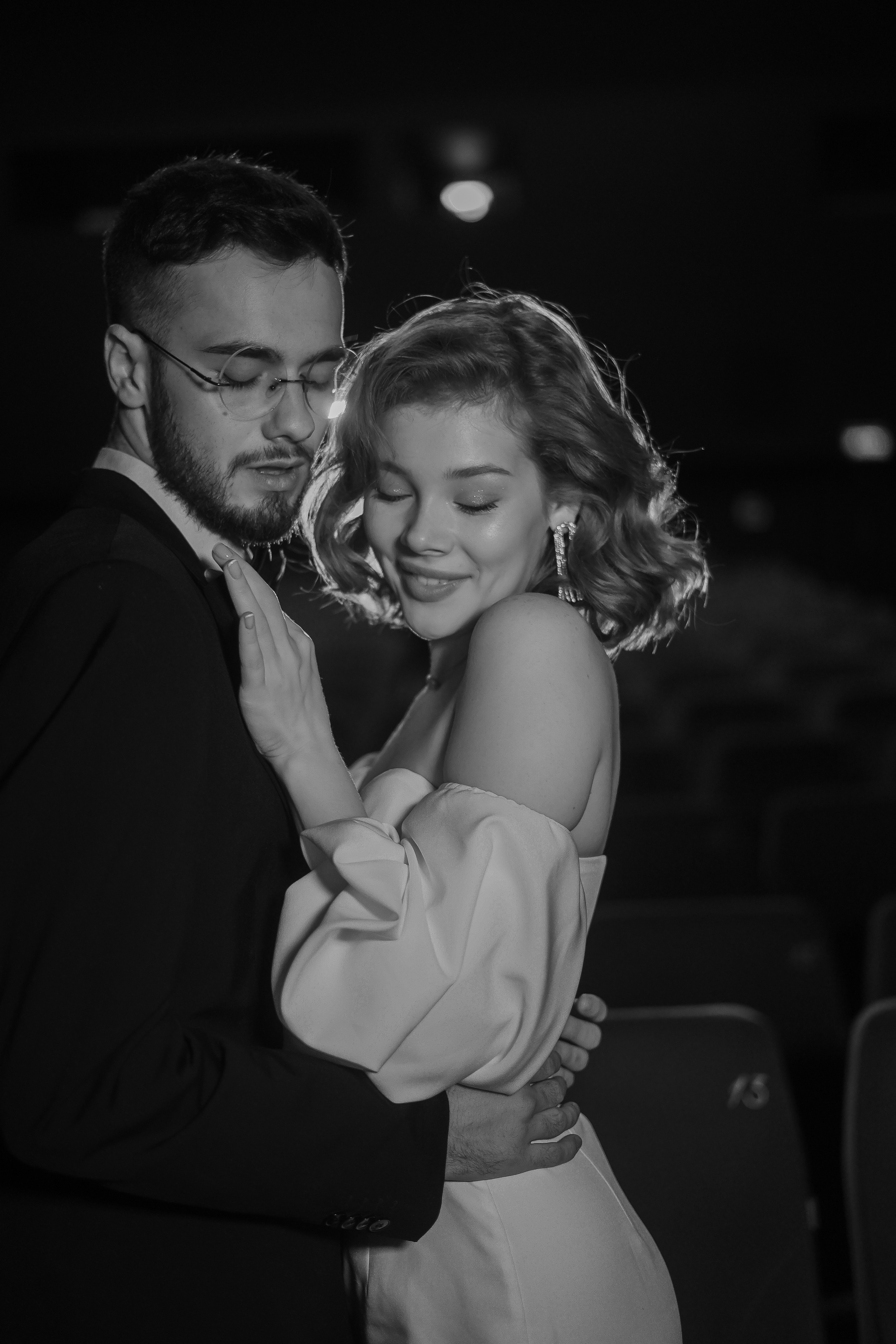 Юлия и Никита. Кинотеатр. Свадебный фотограф Марина Попова