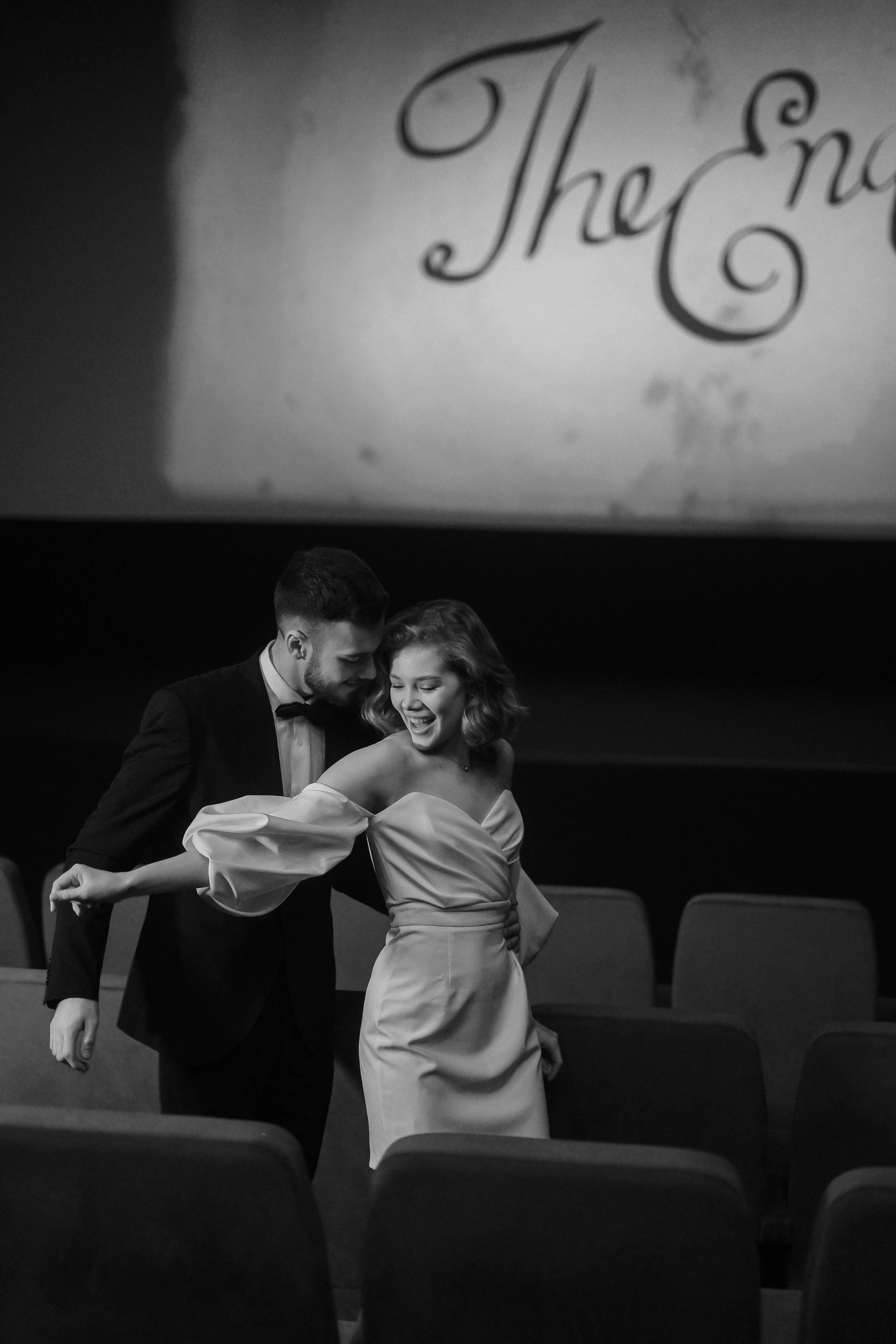 Юлия и Никита. Кинотеатр. Свадебный фотограф Марина Попова