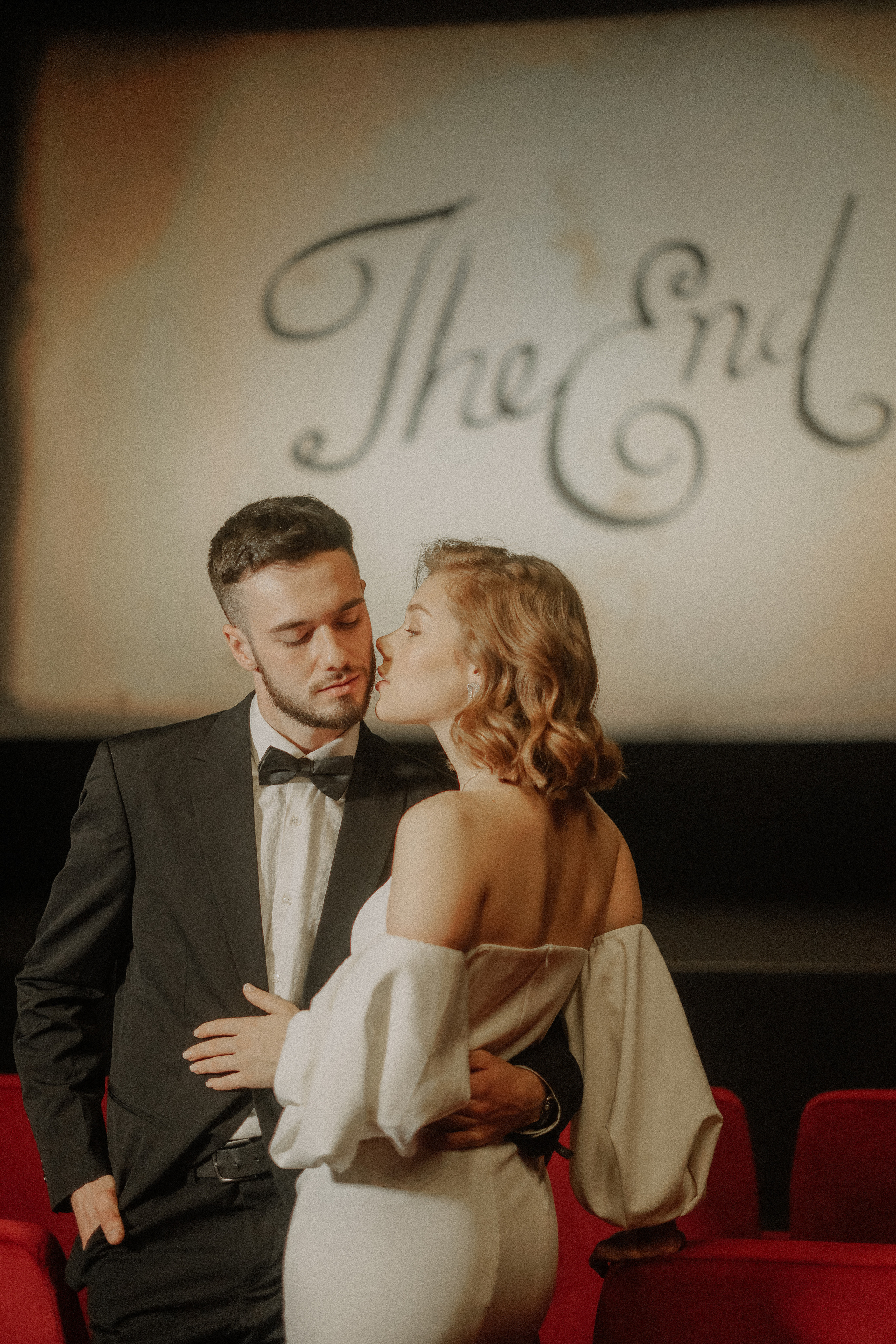 Юлия и Никита. Кинотеатр. Свадебный фотограф Марина Попова