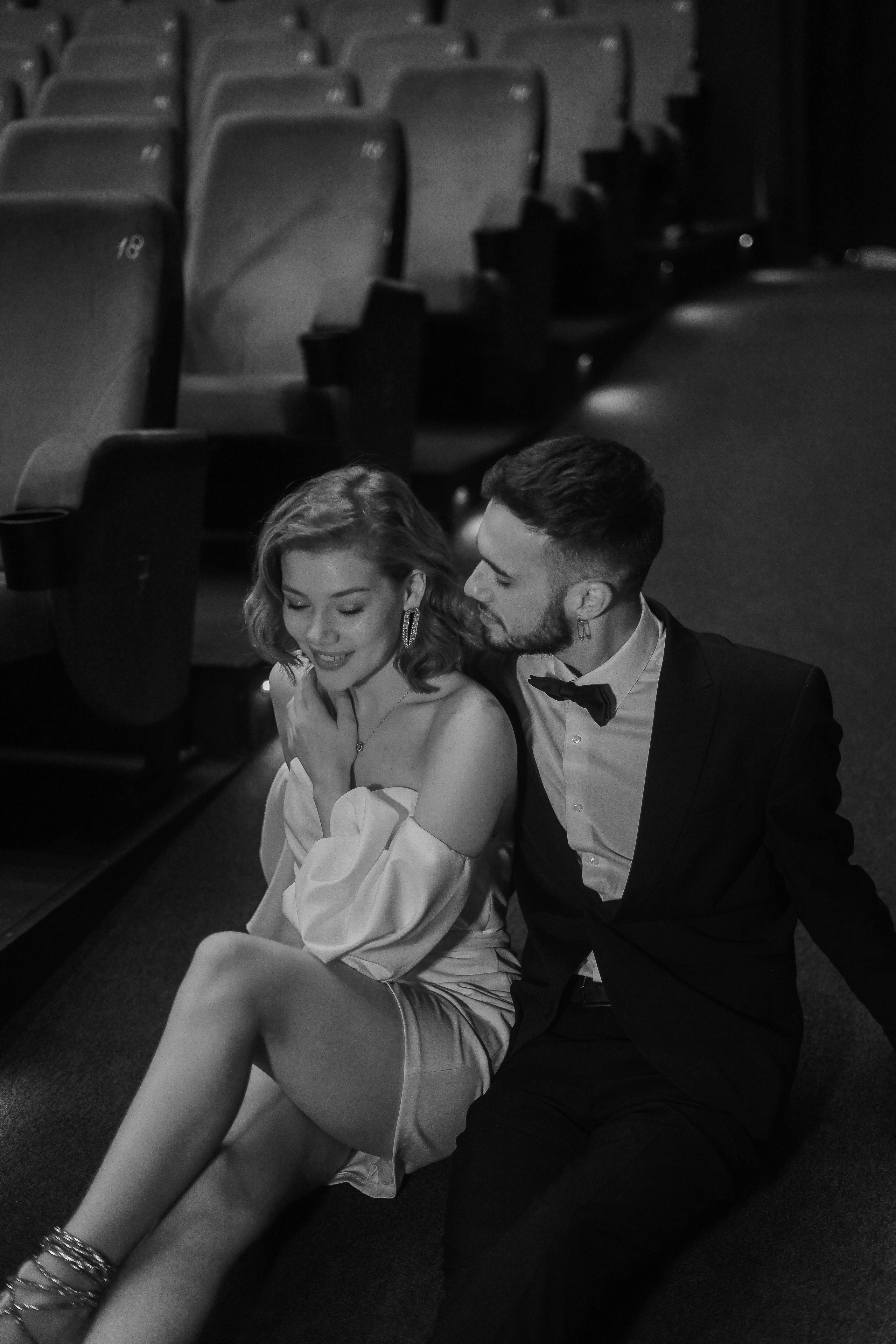 Юлия и Никита. Кинотеатр. Свадебный фотограф Марина Попова