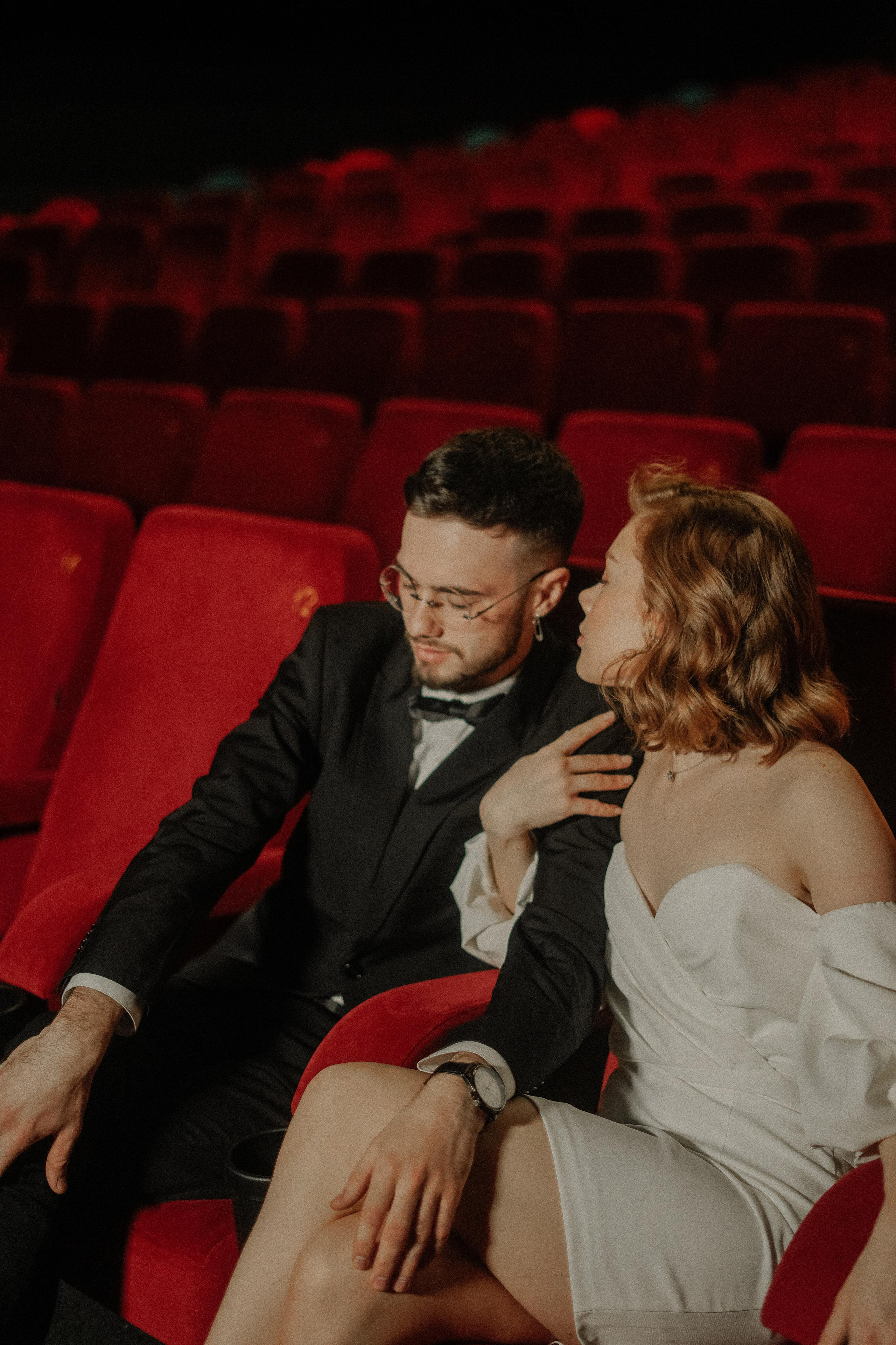 Юлия и Никита. Кинотеатр. Свадебный фотограф Марина Попова