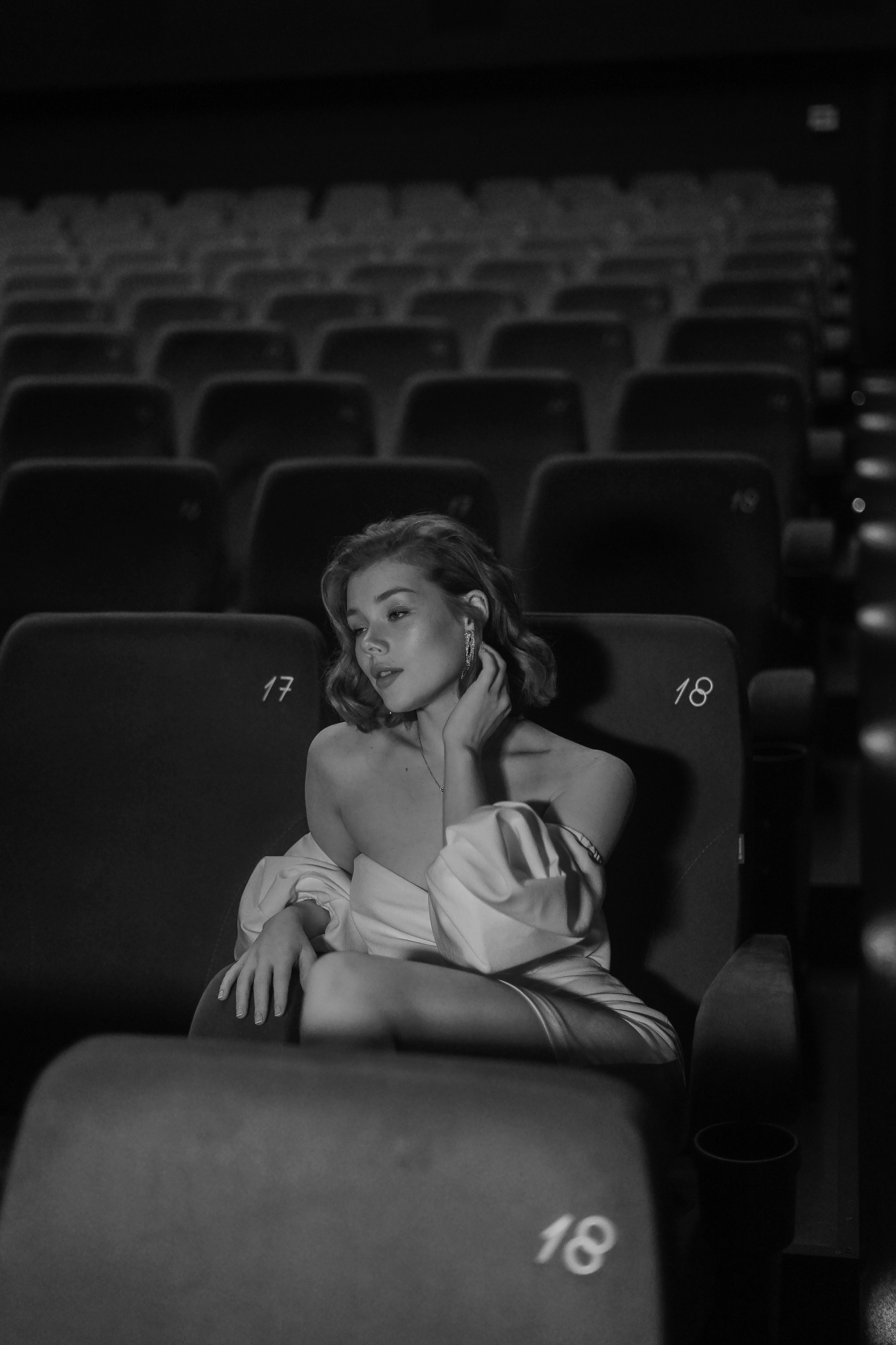 Юлия и Никита. Кинотеатр. Свадебный фотограф Марина Попова