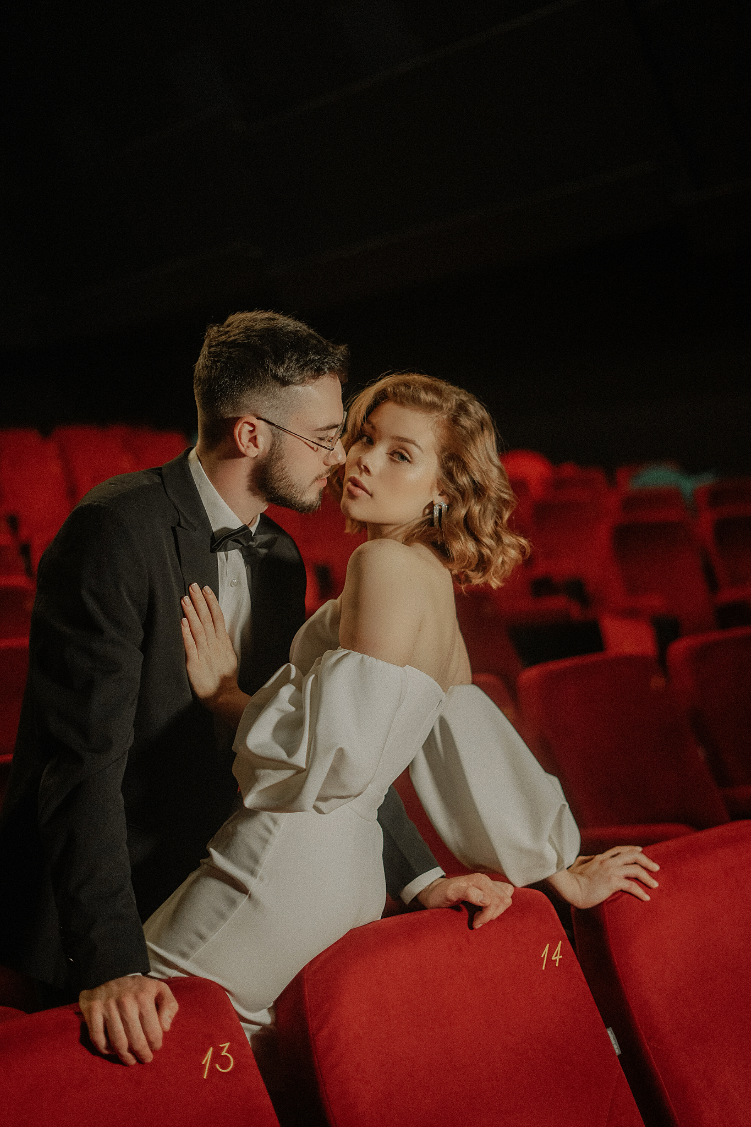 Юлия и Никита. Кинотеатр. Свадебный фотограф Марина Попова