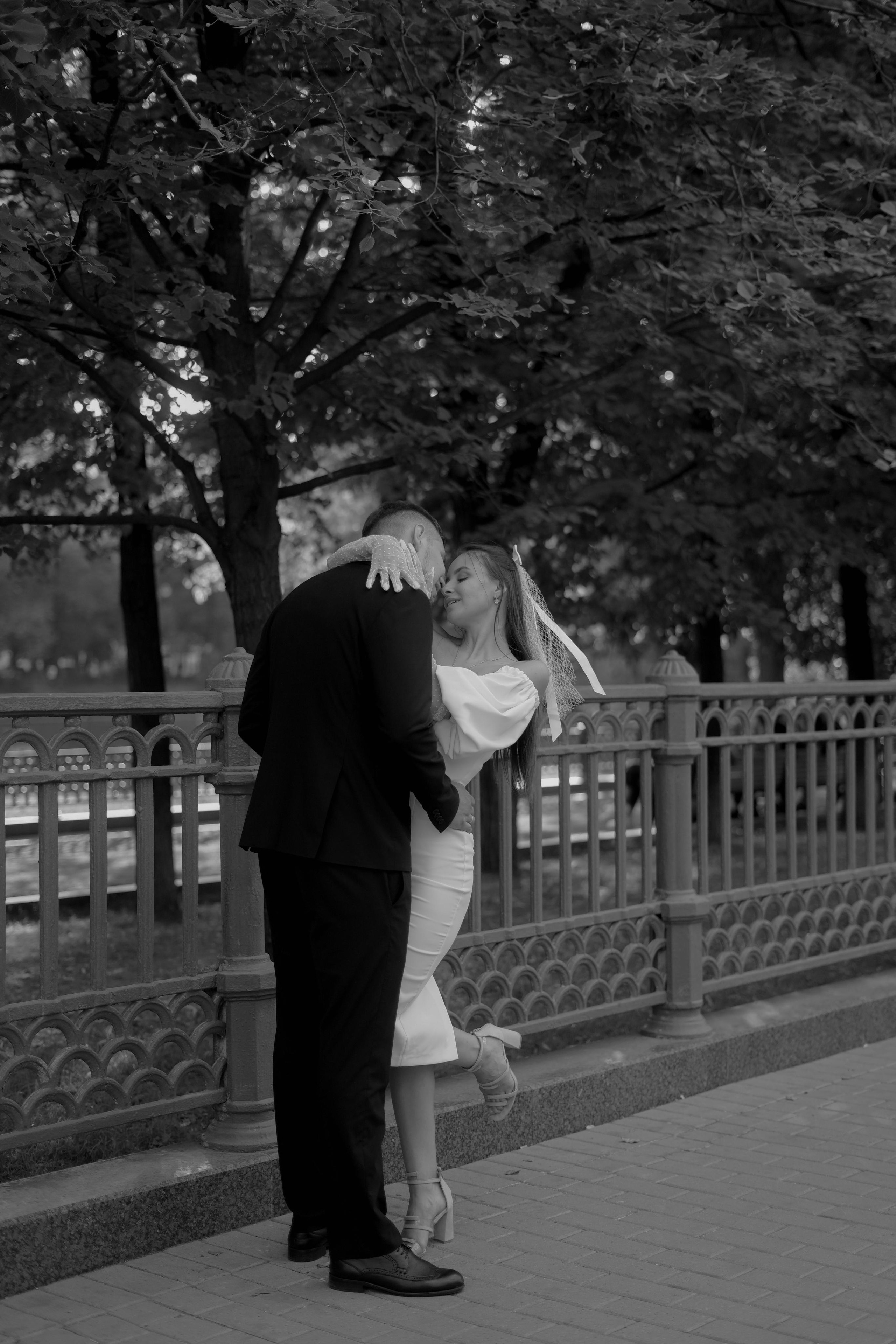 Надежда и Антон. Патриаршие пруды. Свадебный фотограф Марина Попова
