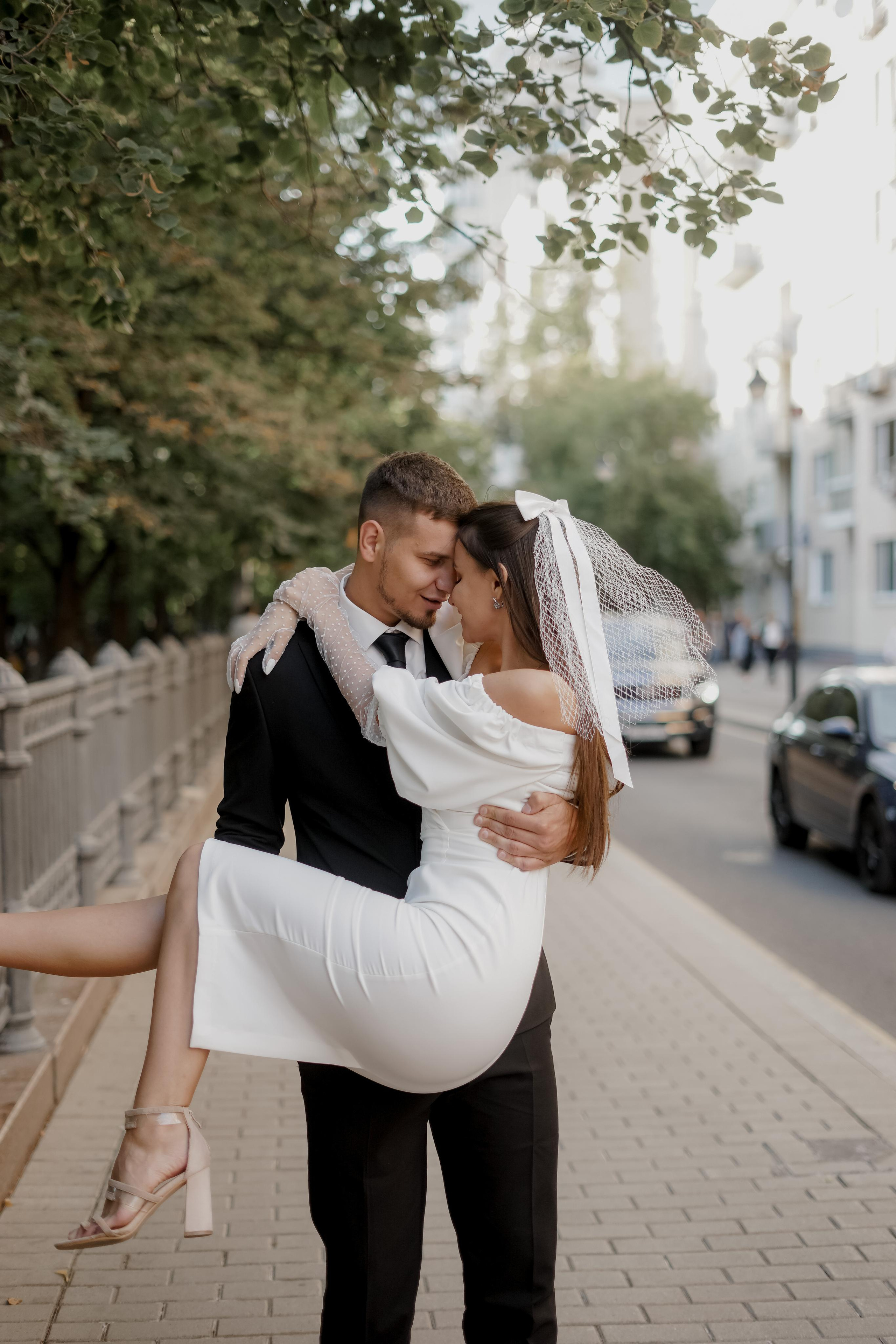 Надежда и Антон. Патриаршие пруды. Свадебный фотограф Марина Попова