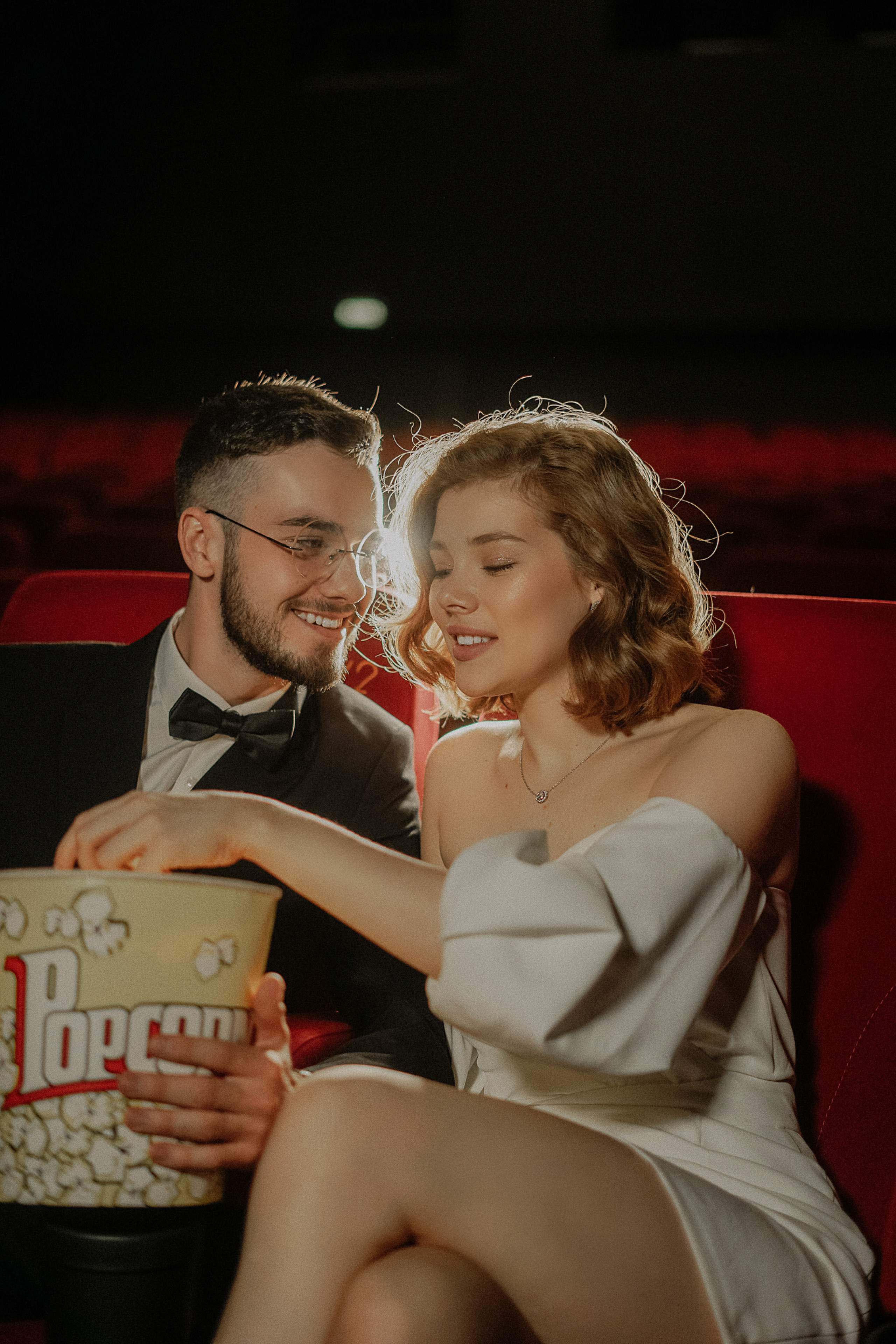 Юлия и Никита. Кинотеатр. Свадебный фотограф Марина Попова