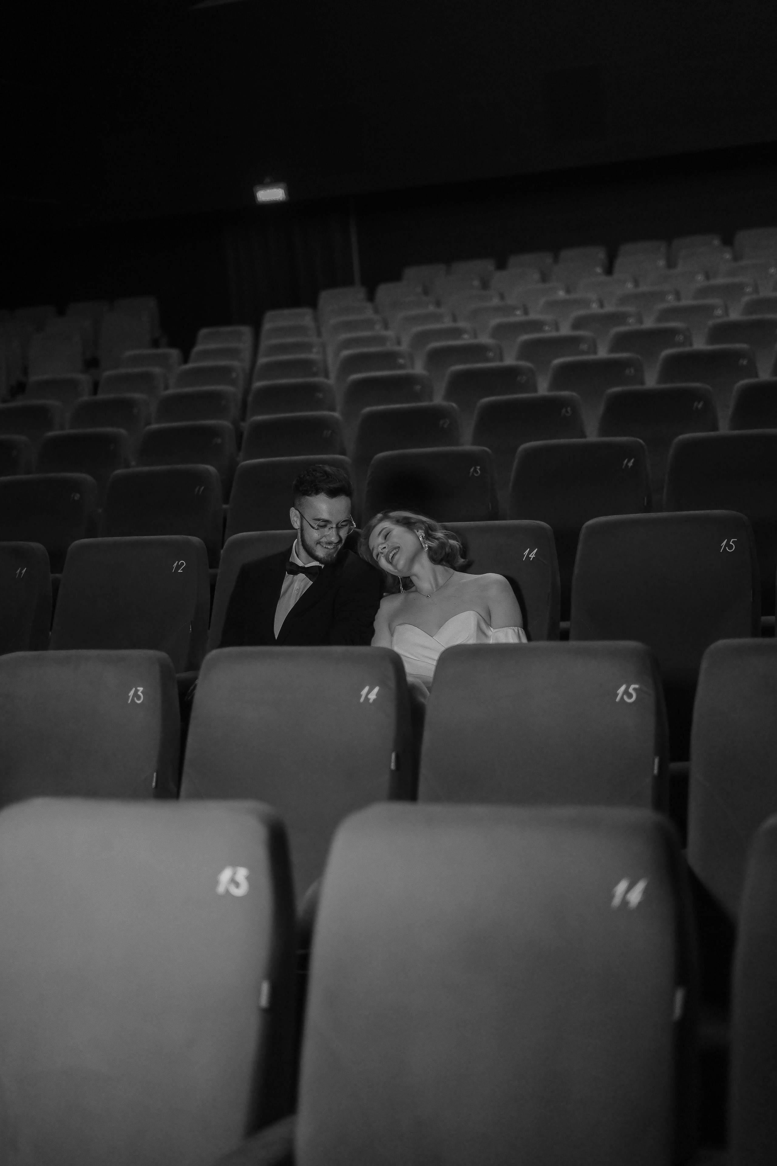 Юлия и Никита. Кинотеатр. Свадебный фотограф Марина Попова