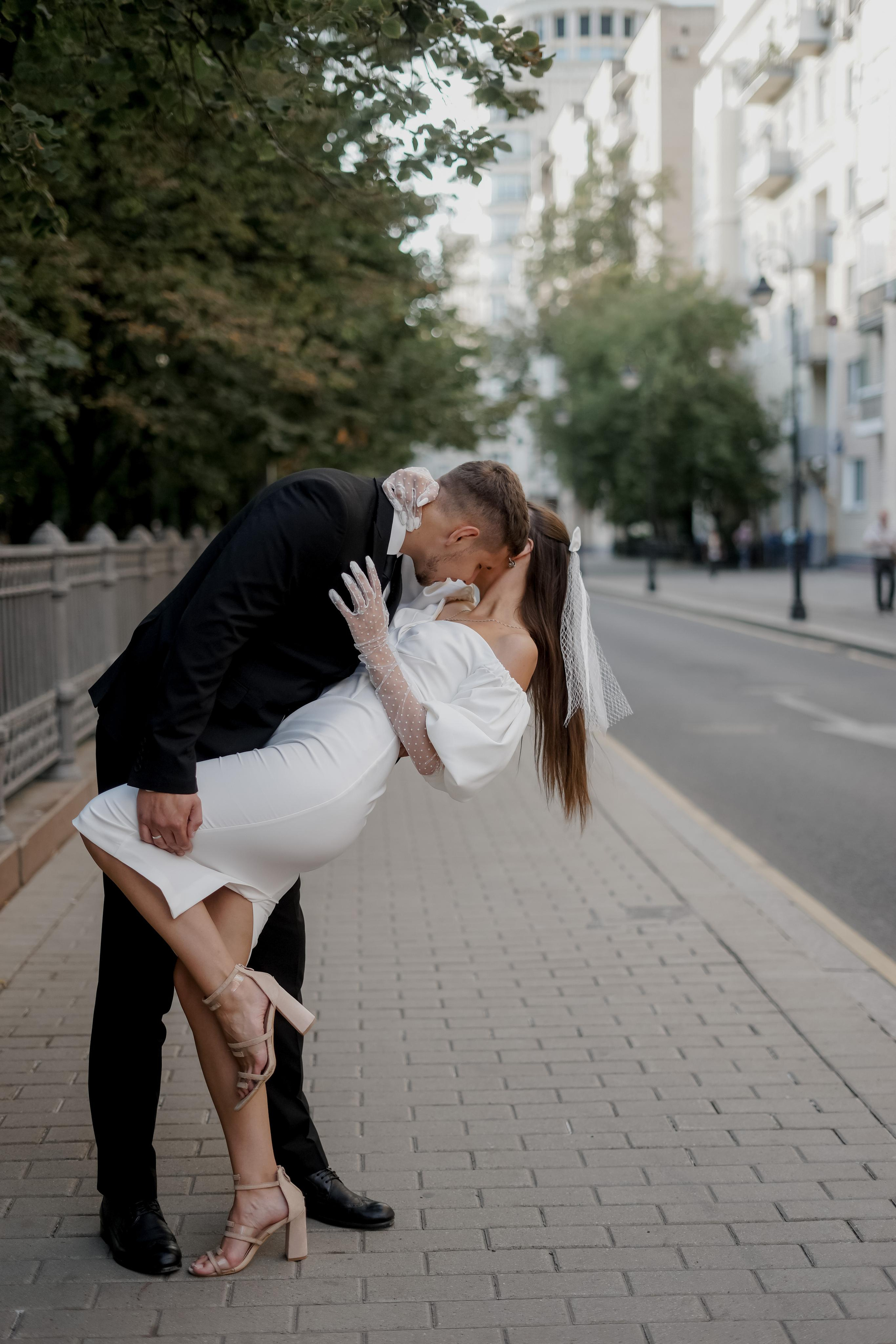 Надежда и Антон. Патриаршие пруды. Свадебный фотограф Марина Попова