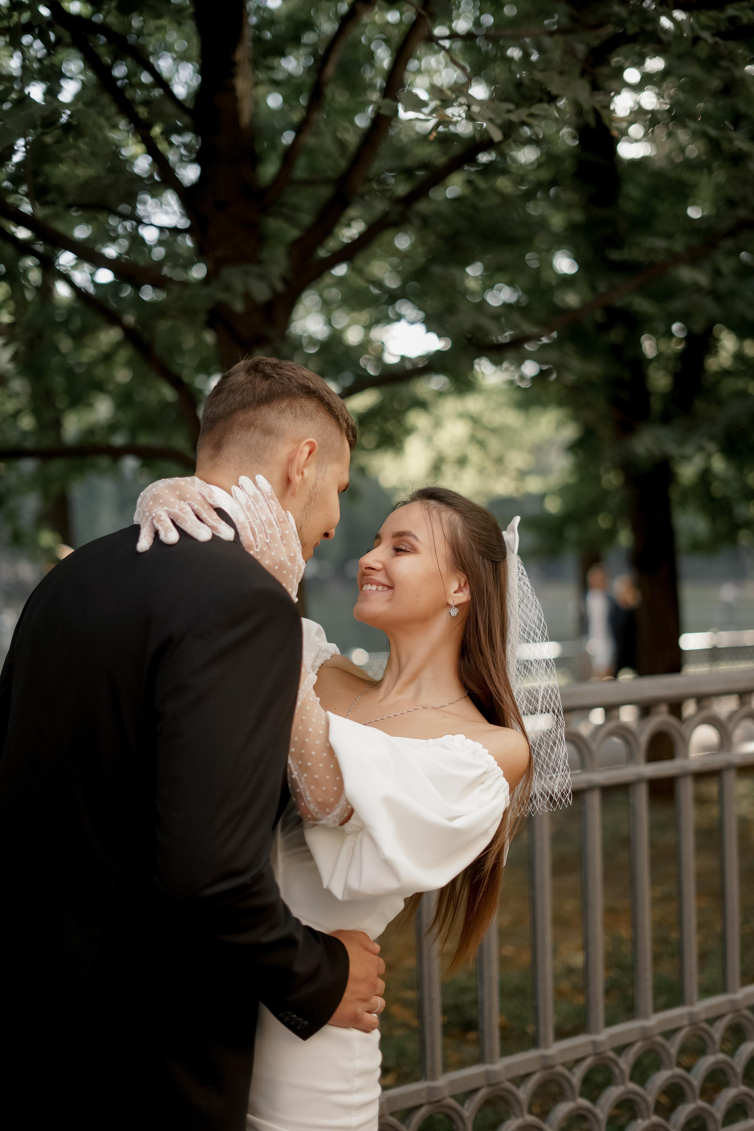 Надежда и Антон. Патриаршие пруды. Свадебный фотограф Марина Попова