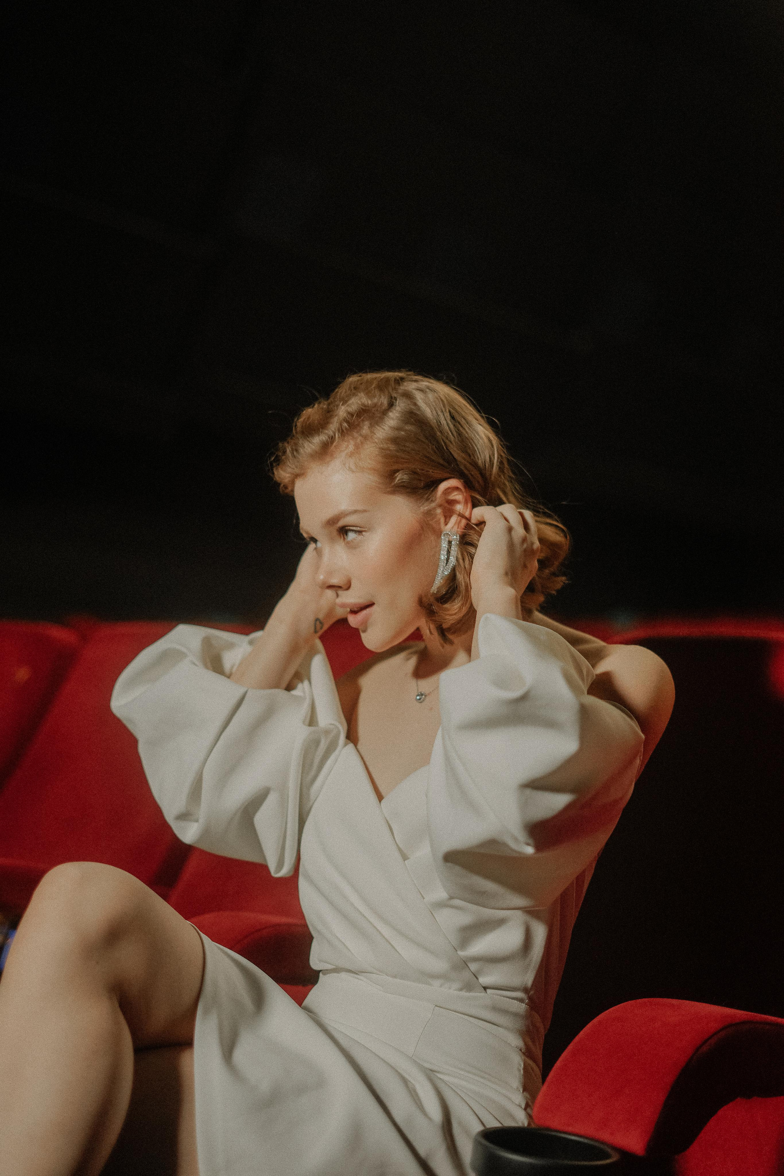 Юлия и Никита. Кинотеатр. Свадебный фотограф Марина Попова