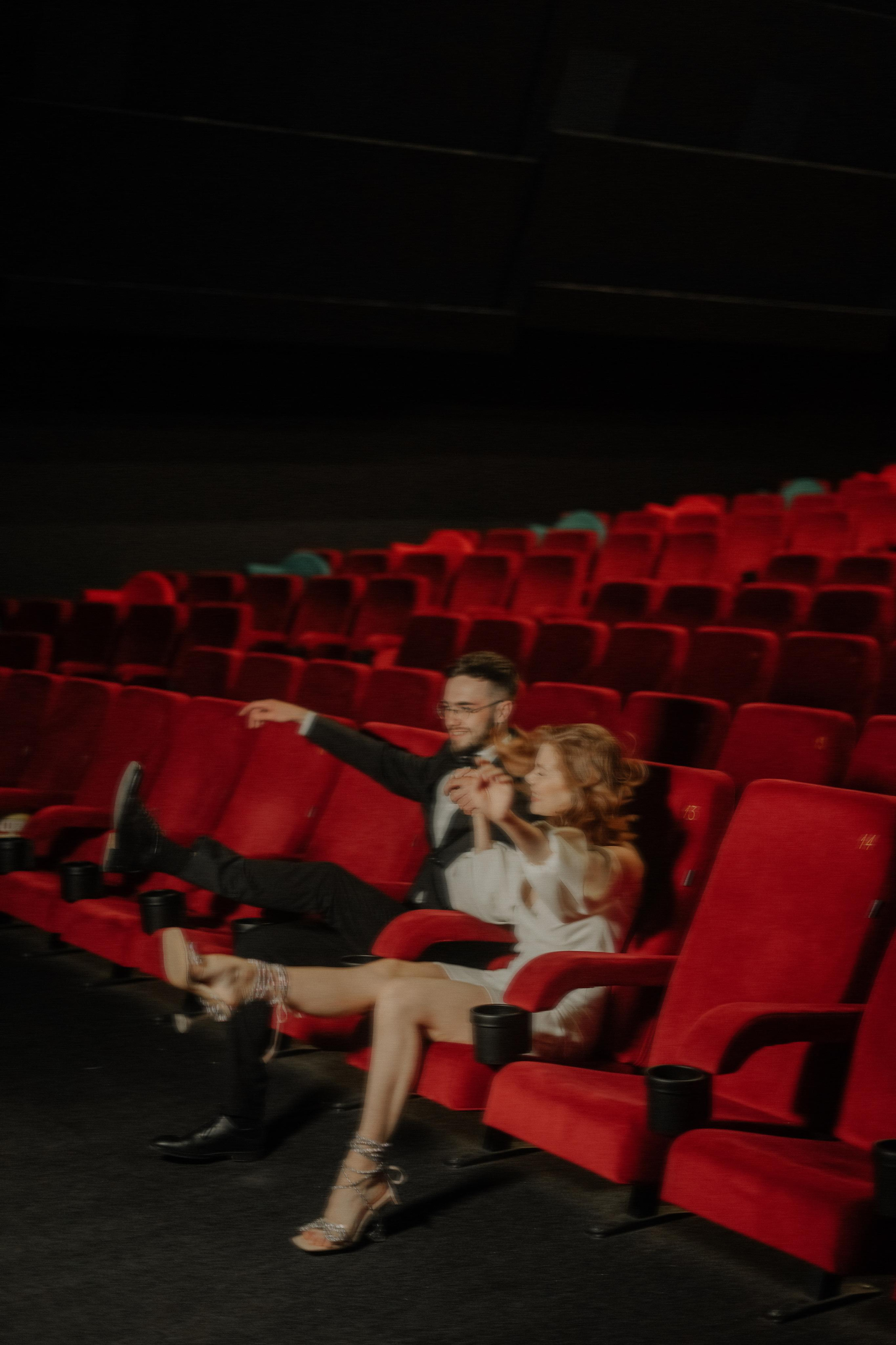 Юлия и Никита. Кинотеатр. Свадебный фотограф Марина Попова