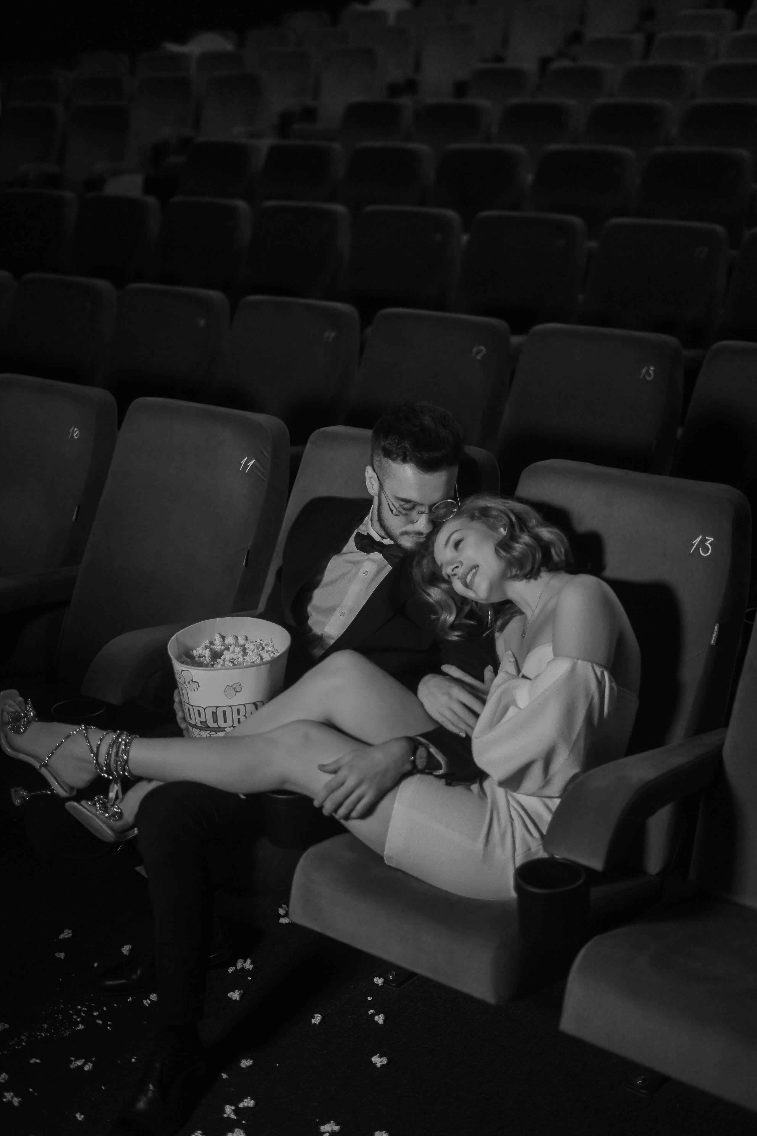 Юлия и Никита. Кинотеатр. Свадебный фотограф Марина Попова