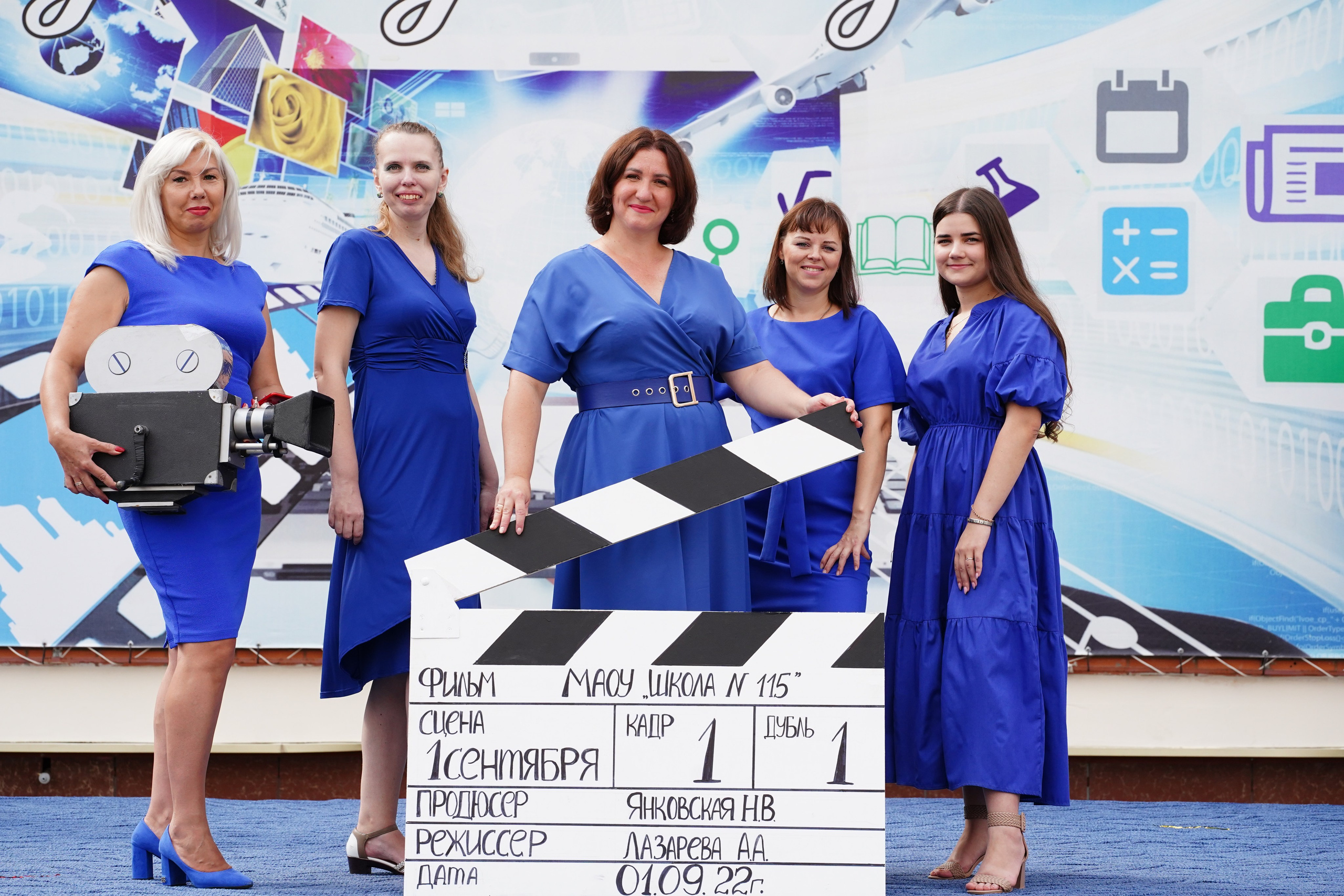 1 сентября Линейка. MEMENTO.Выпускные альбомы, школьные, юбилейные и другие книги. Ростов-на-Дону