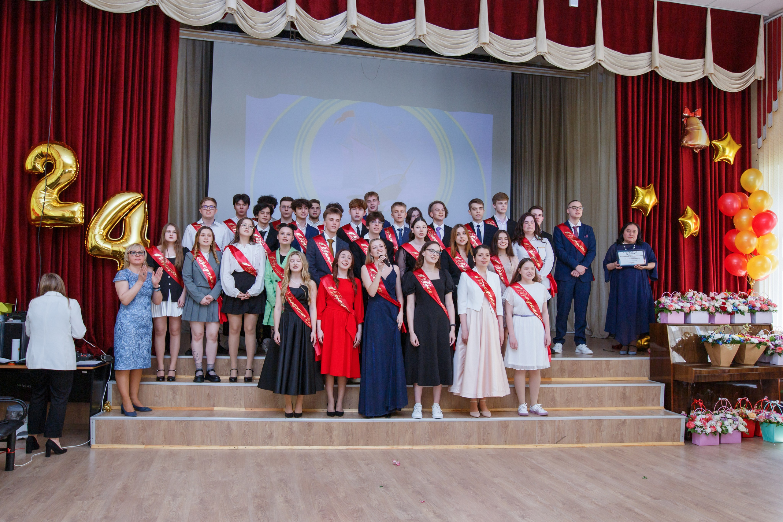 11 класс / Последний звонок / Гимназия № 1558 / г. Москва. Детский и семейный фотограф Мария Киселёва. Москва